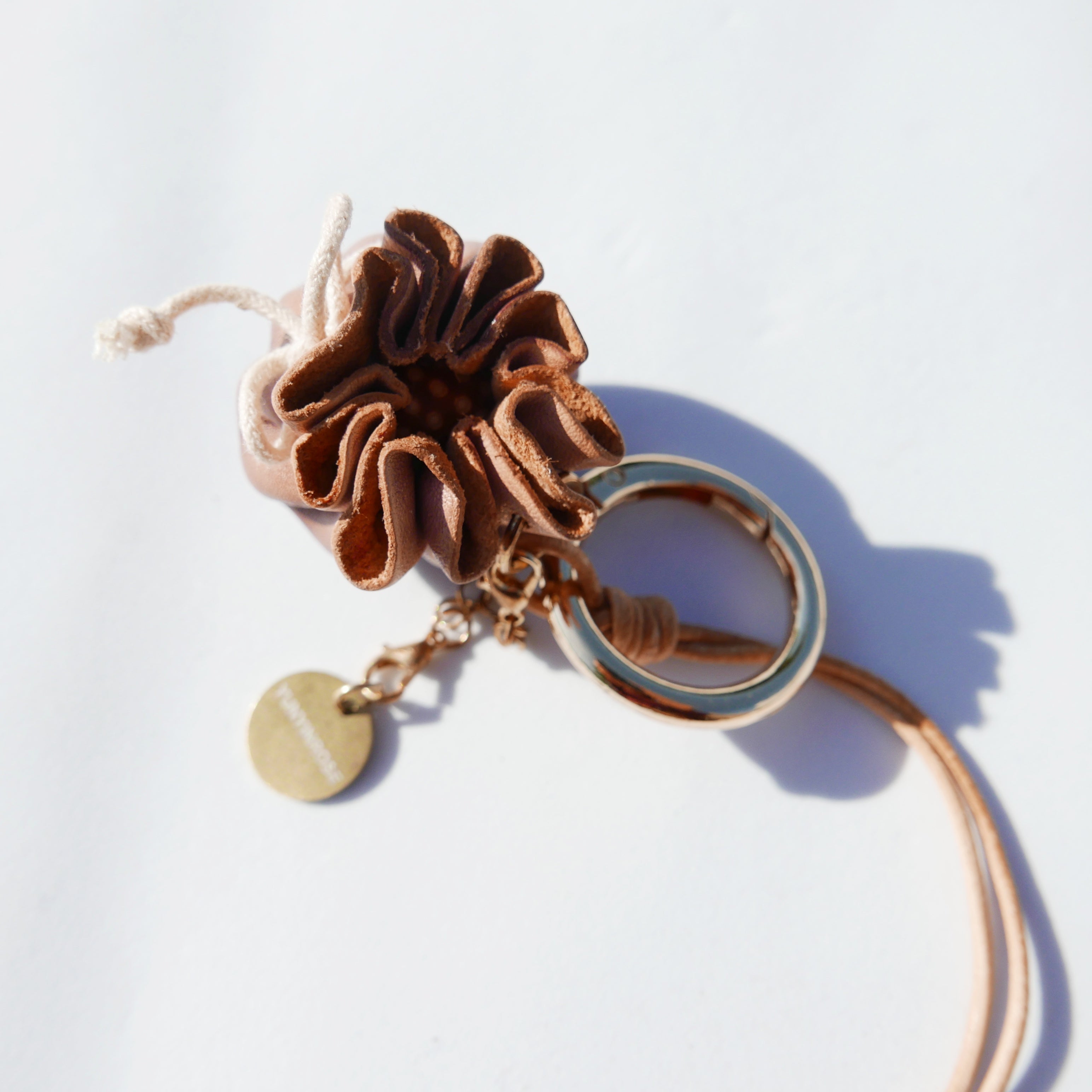 Charm de piel DimSum marrón