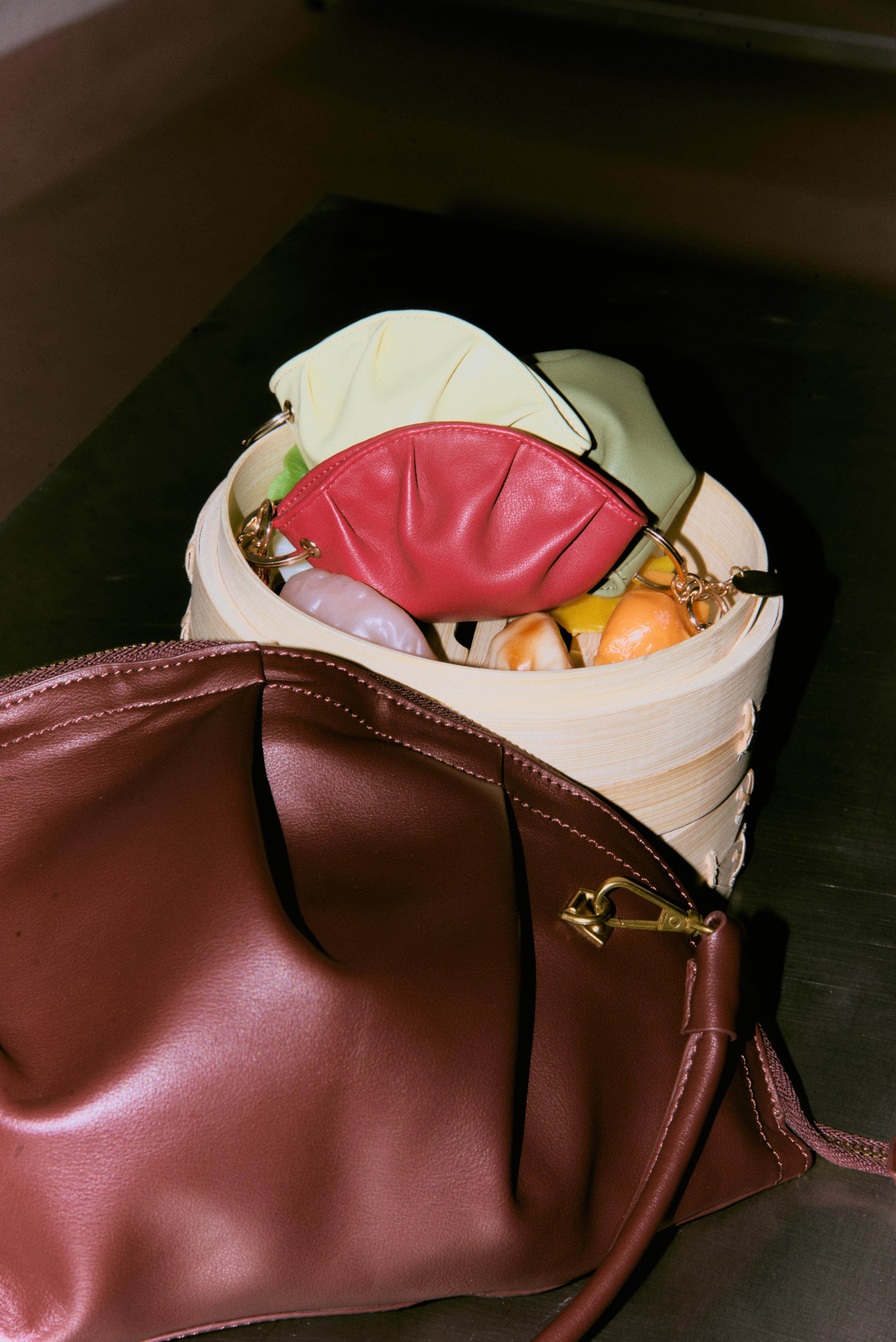 Llavero de gyoza de piel de vacuno rojo