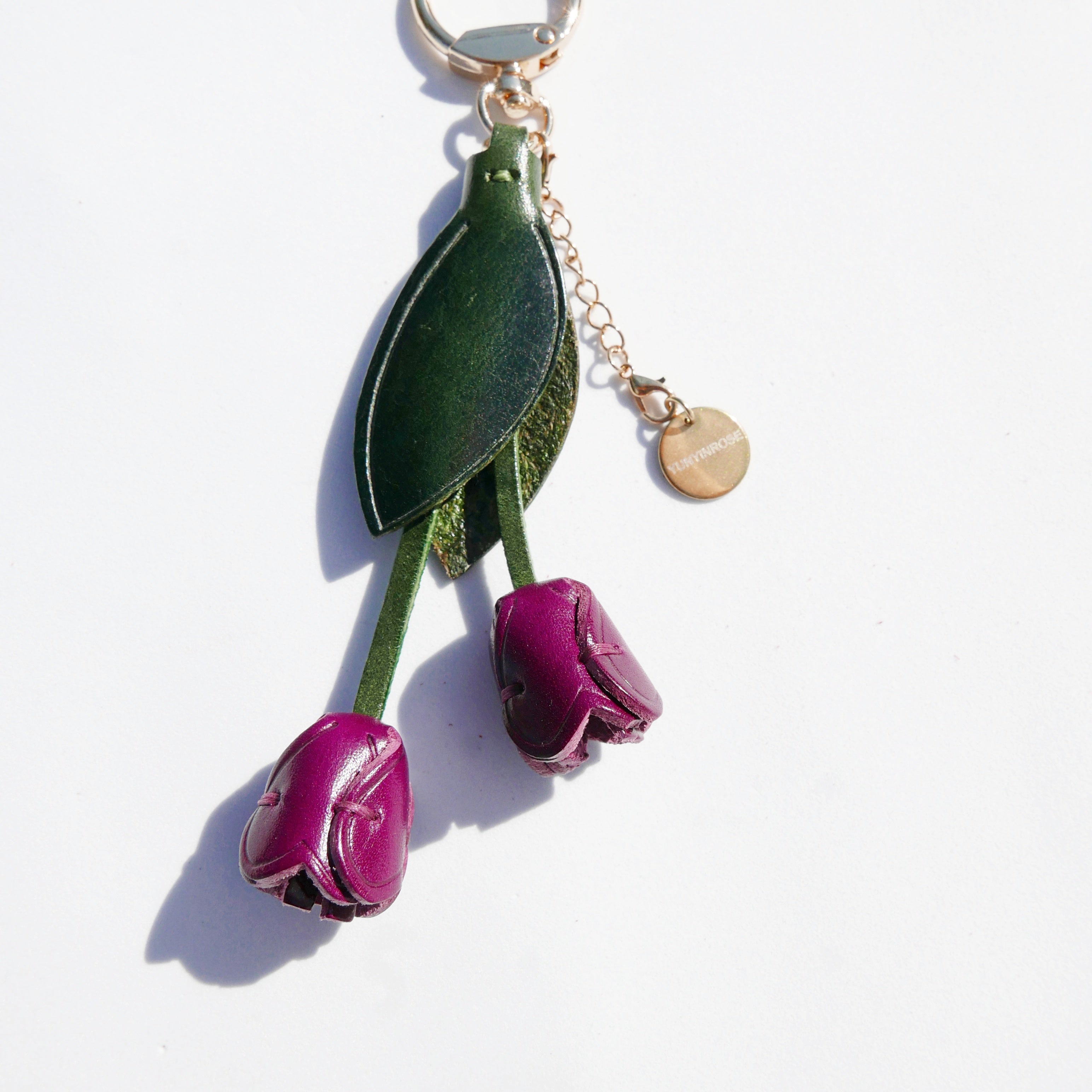 Llavero y colgante de piel en forma de tulipán burdeos