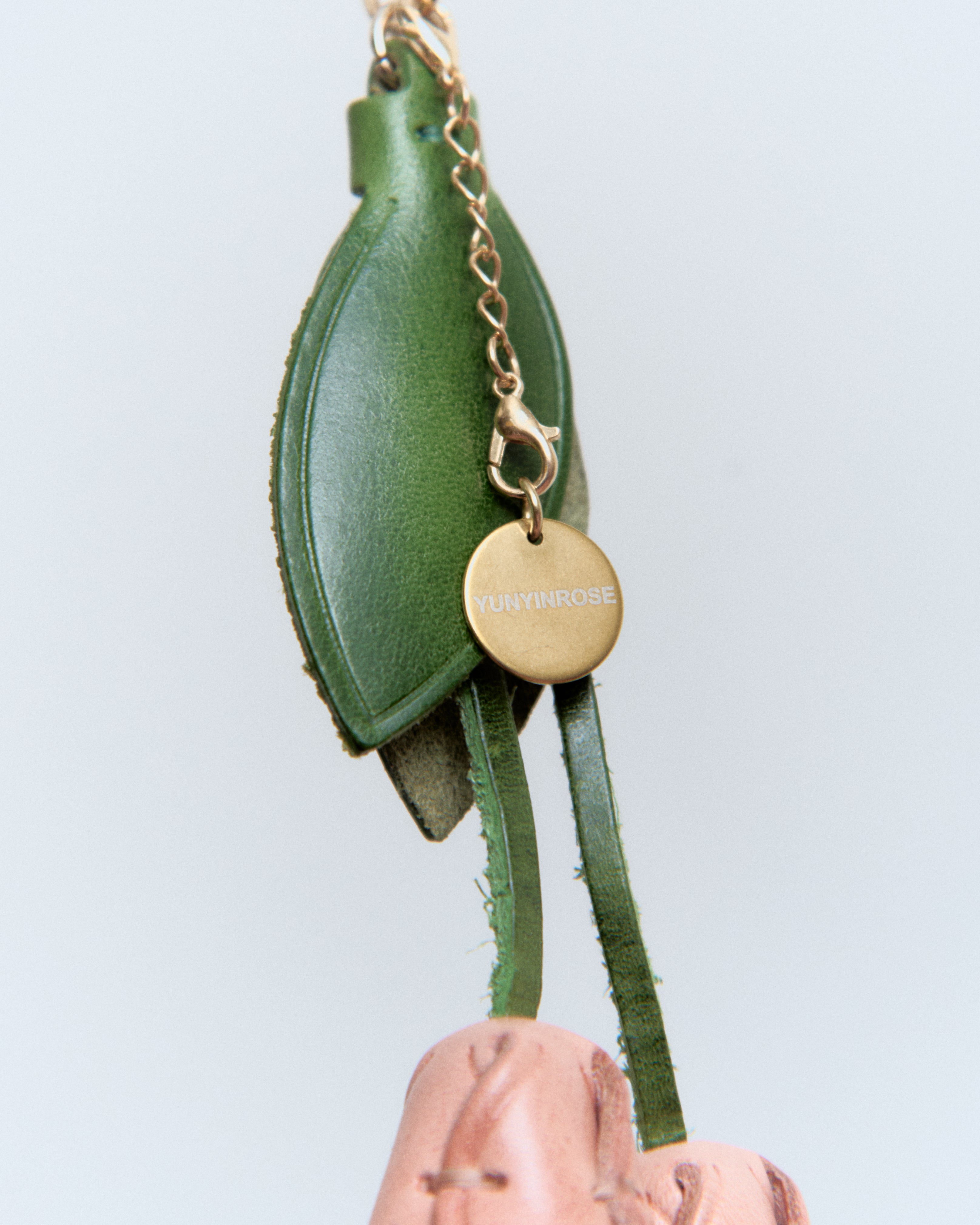 Llavero y colgante de piel en forma de tulipán rosa