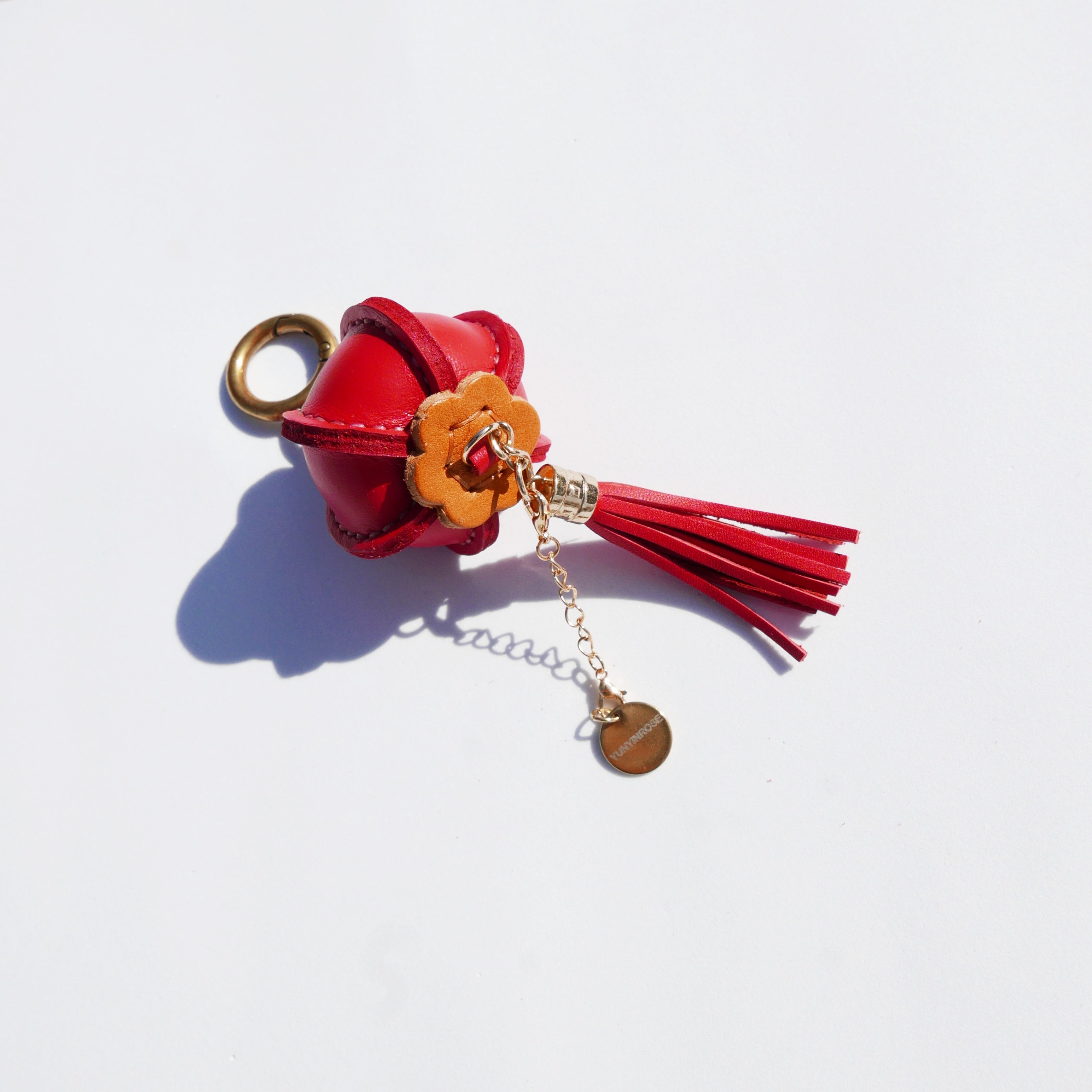 Llavero y colgante de piel en forma de linterna china