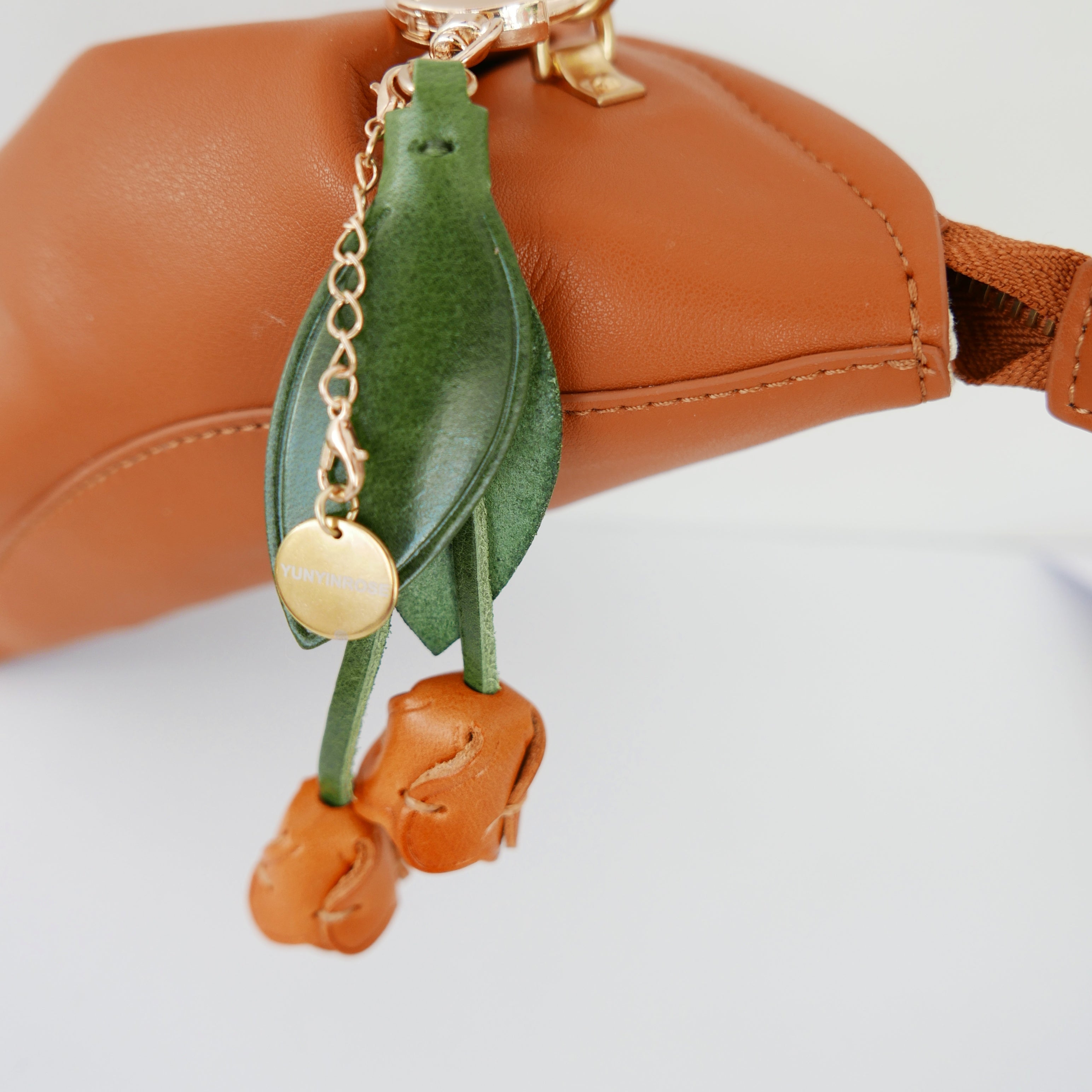 Llavero y colgante de piel en forma de tulipán caramelo