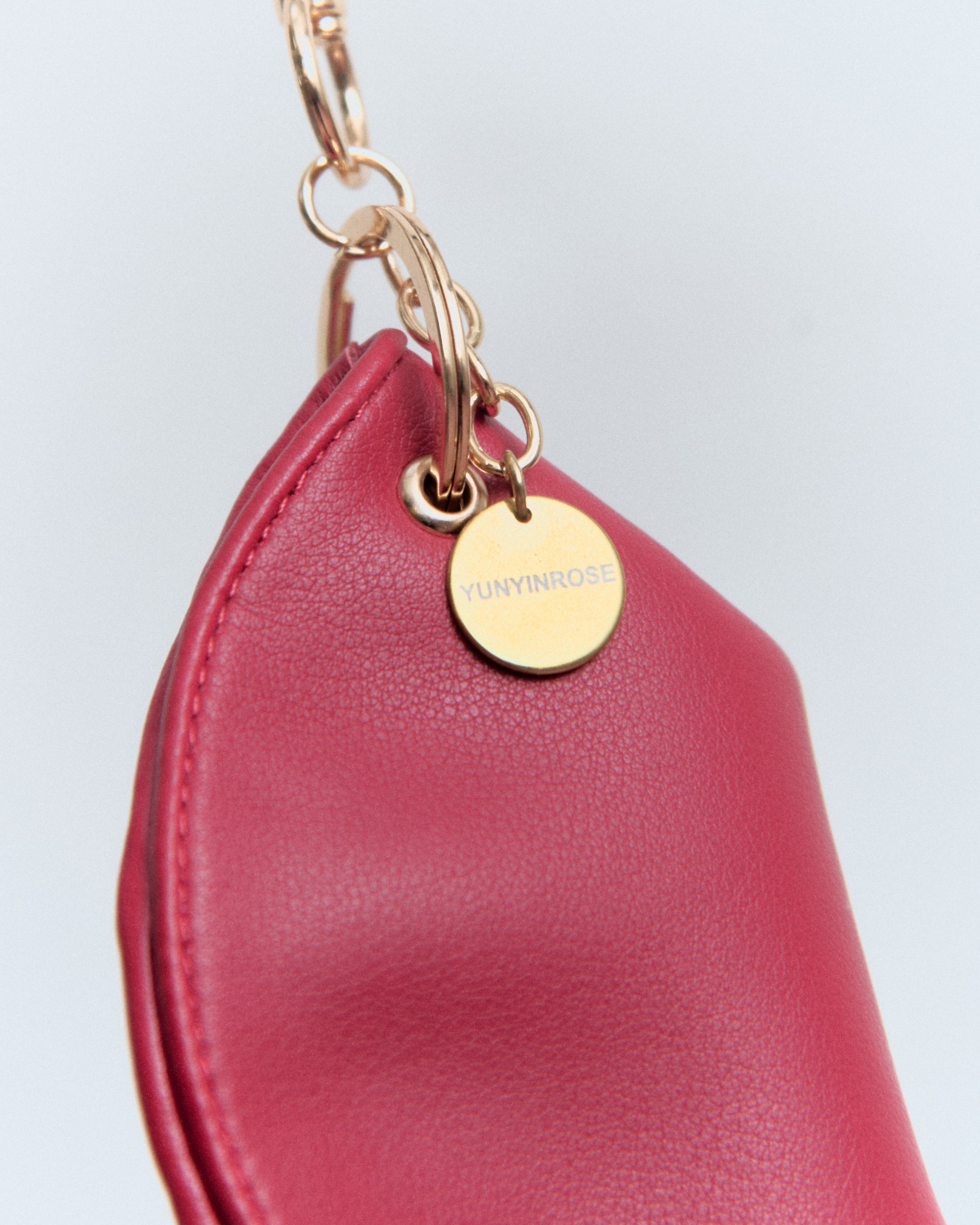 Llavero de gyoza de piel de vacuno rojo