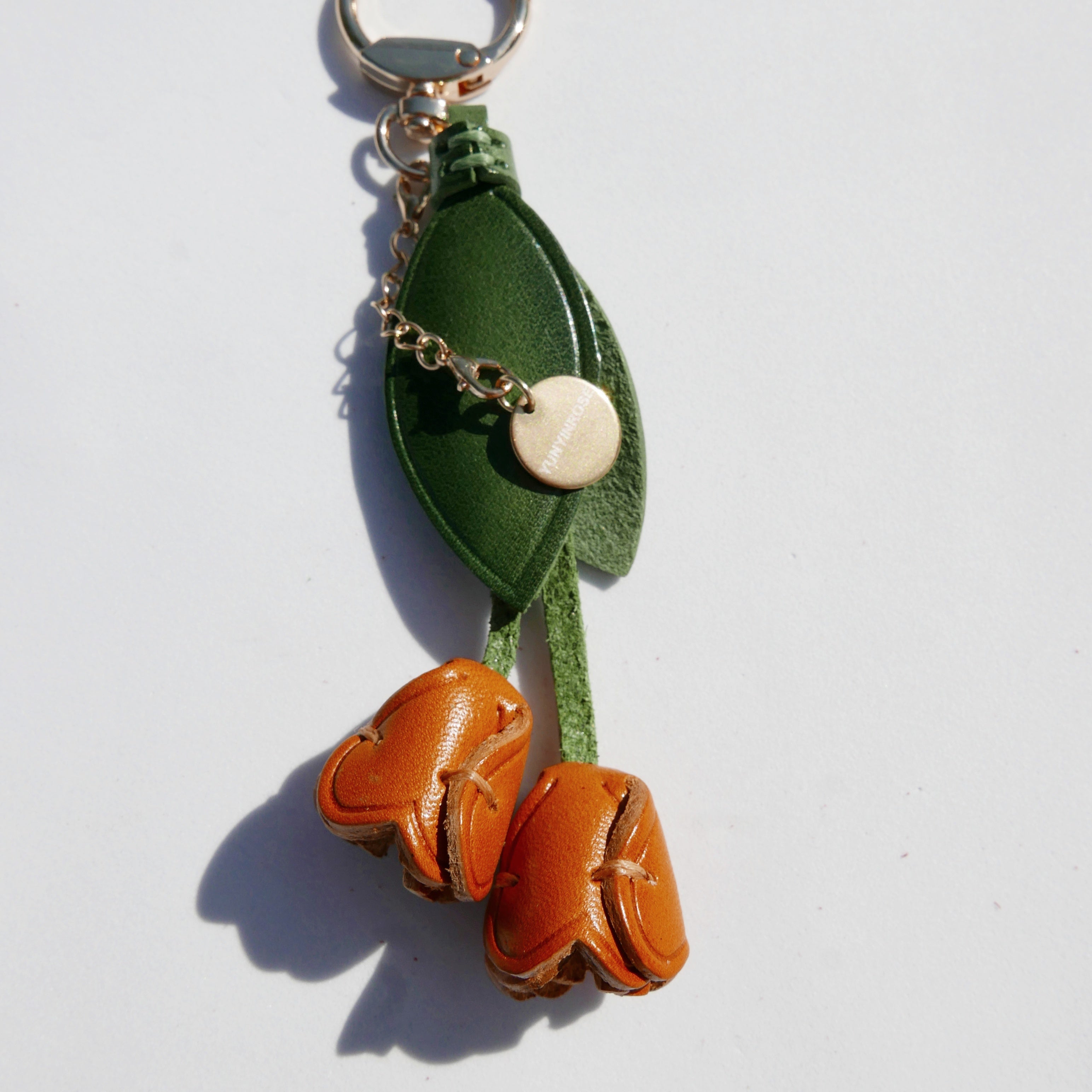 Llavero y colgante de piel en forma de tulipán caramelo