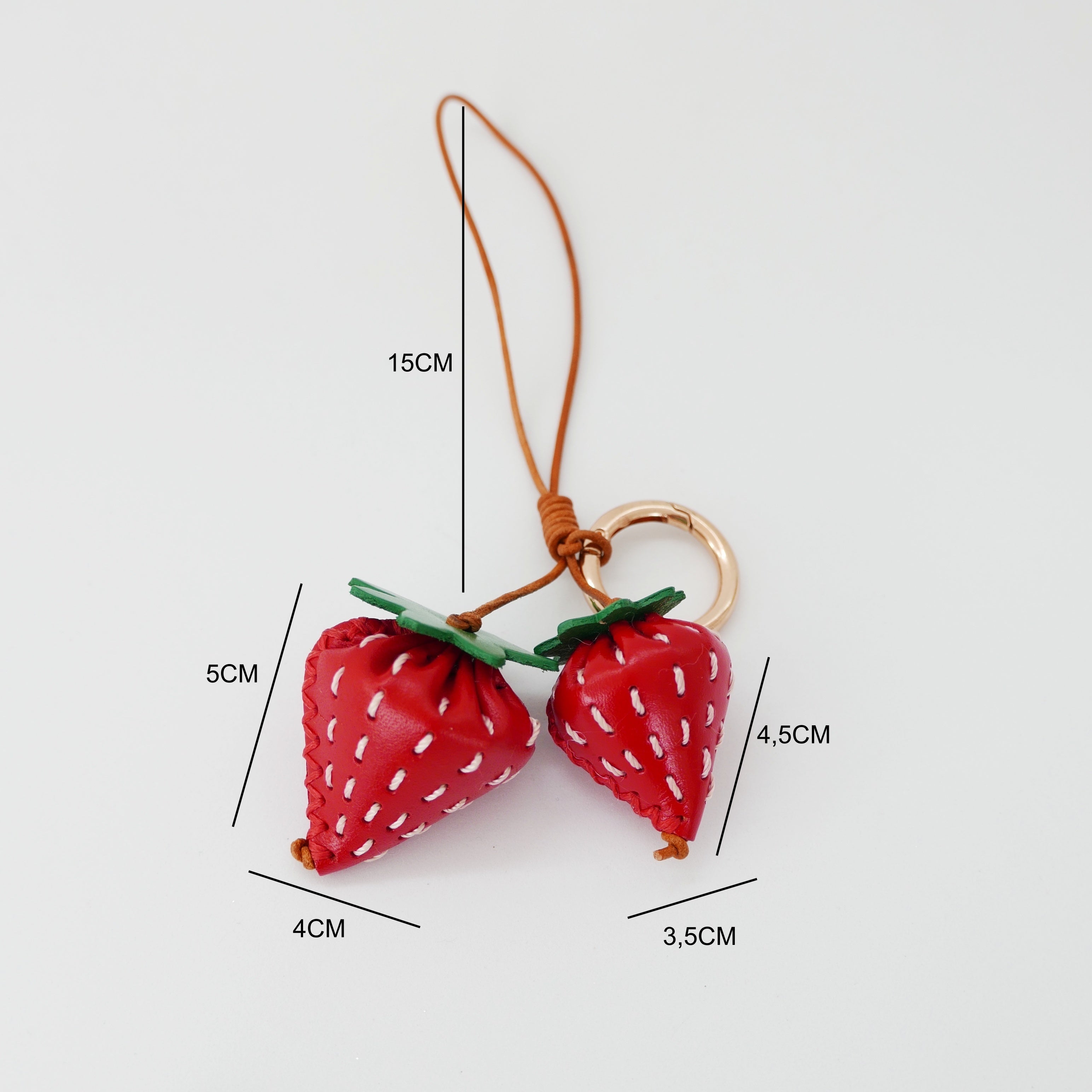 Llavero y colgante de piel en forma de fresa