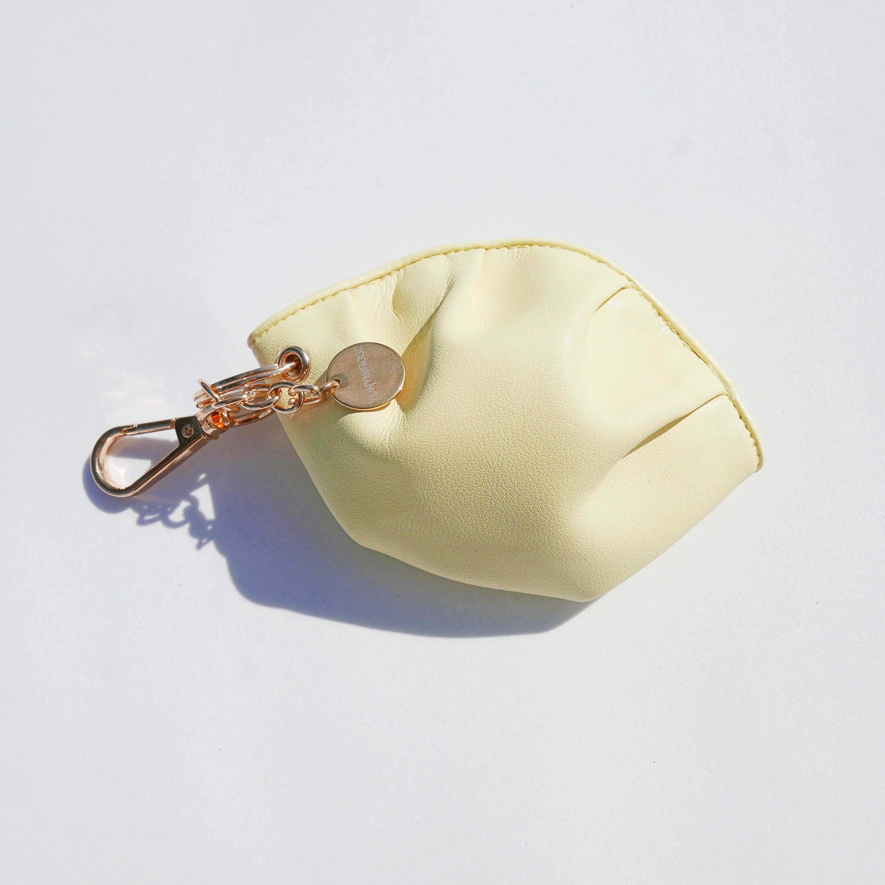 Llavero de gyoza de piel de vacuno amarillo