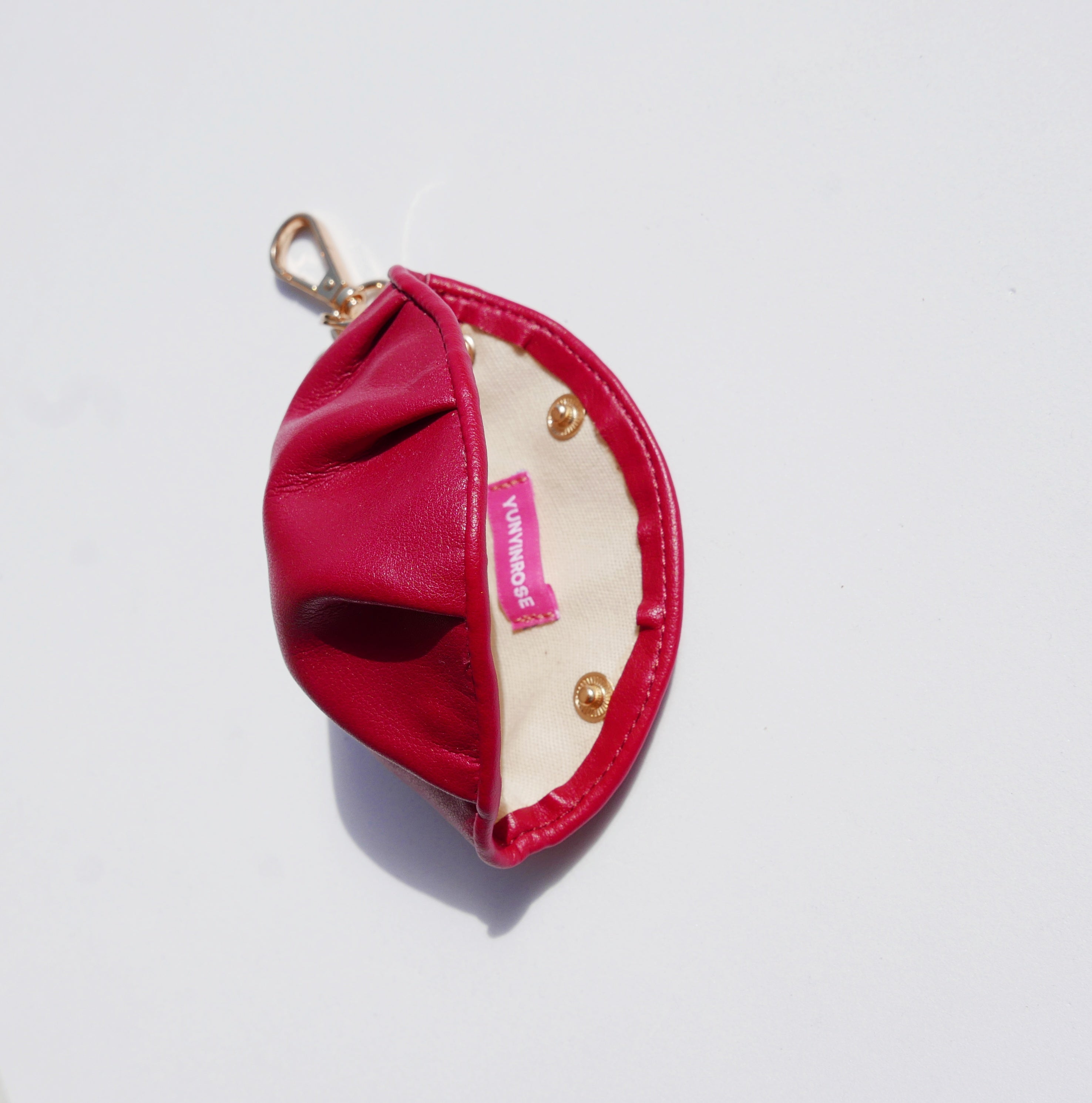 Llavero de gyoza de piel de vacuno rojo