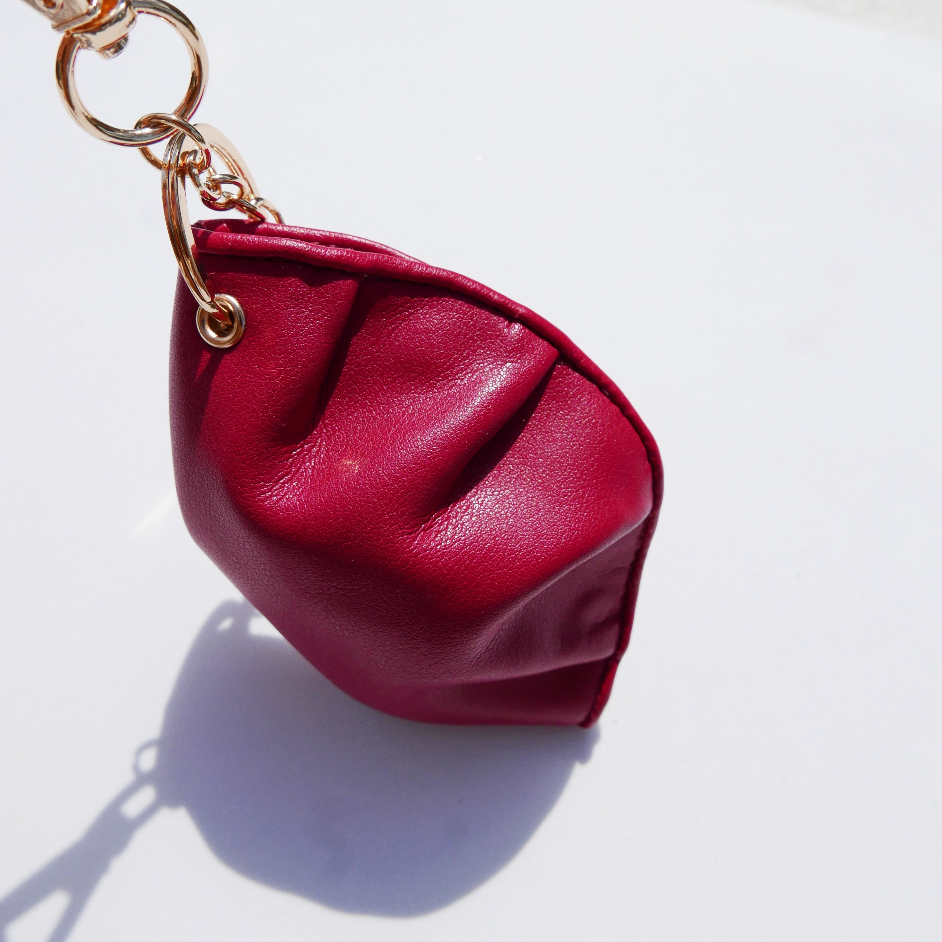 Llavero de gyoza de piel de vacuno rojo