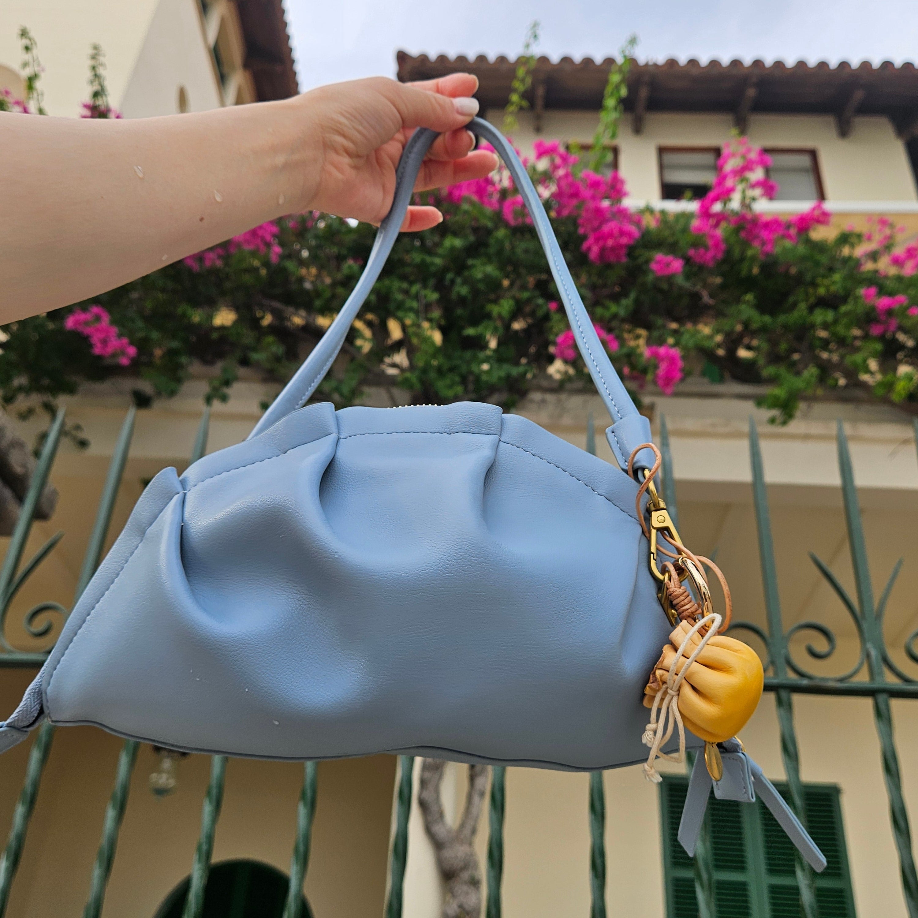 Bolso Gyoza Mediano  Azul Bebé