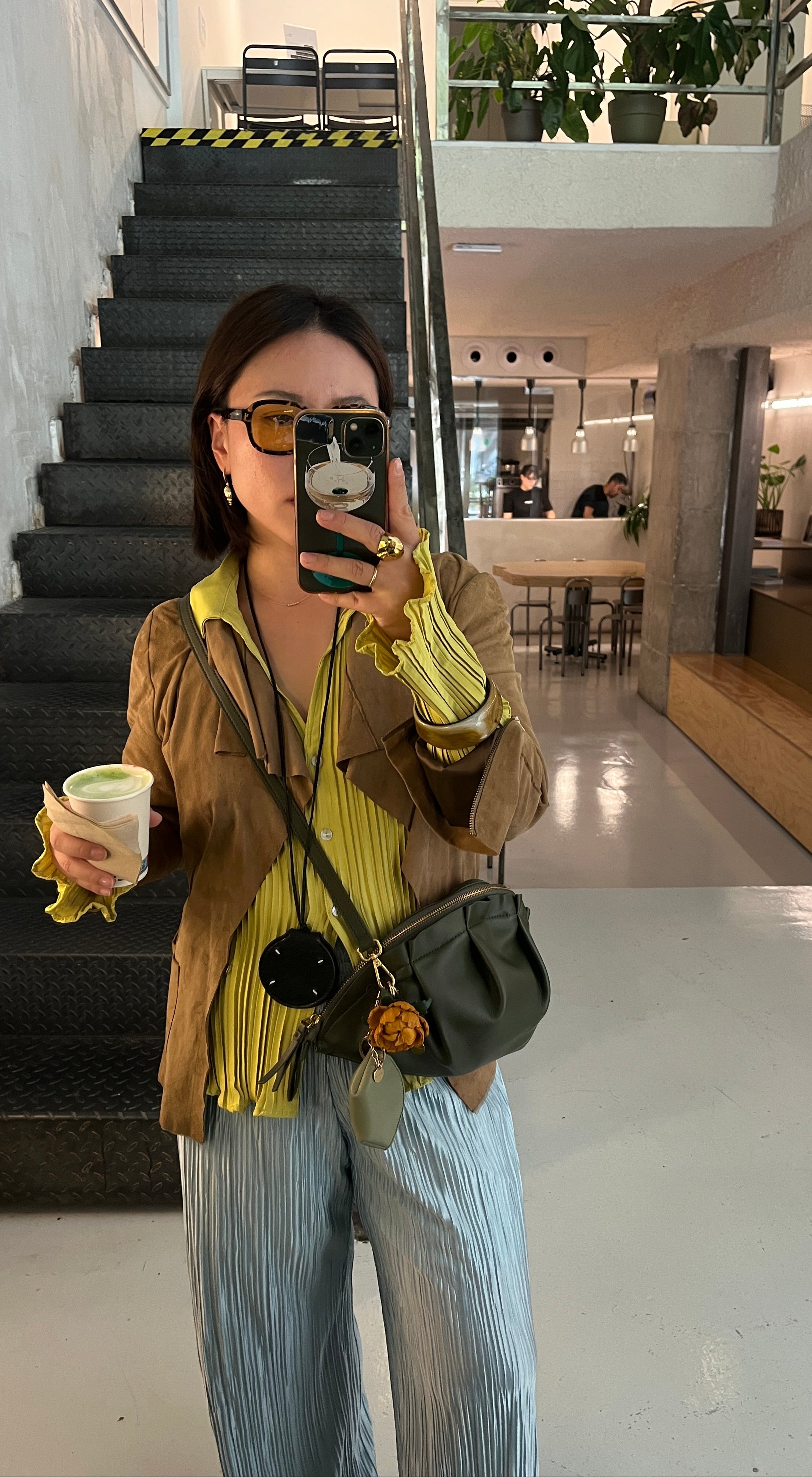 Charm de piel flor Mudan mostaza