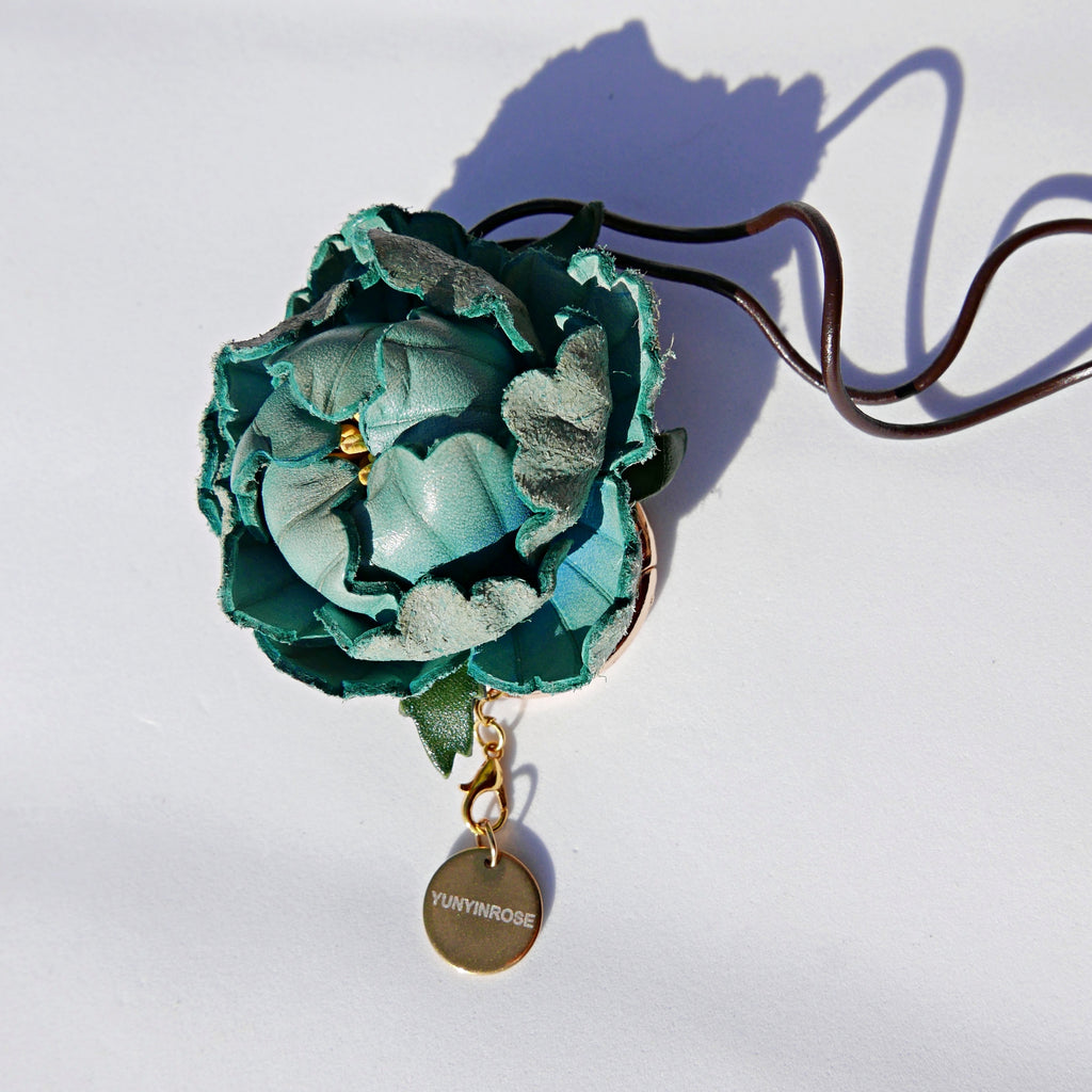 Charm de piel flore Mudan azul