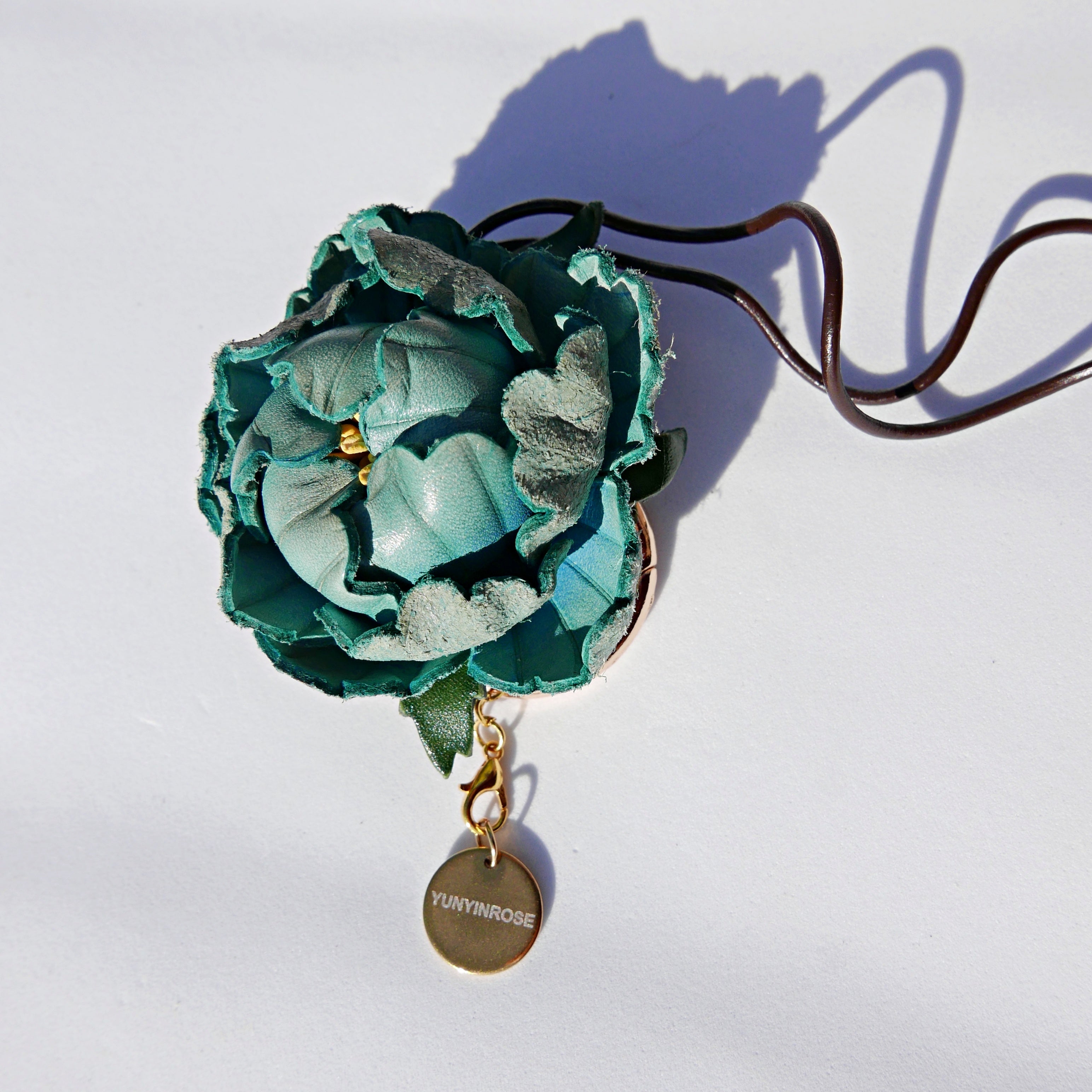 Charm de piel flore Mudan azul