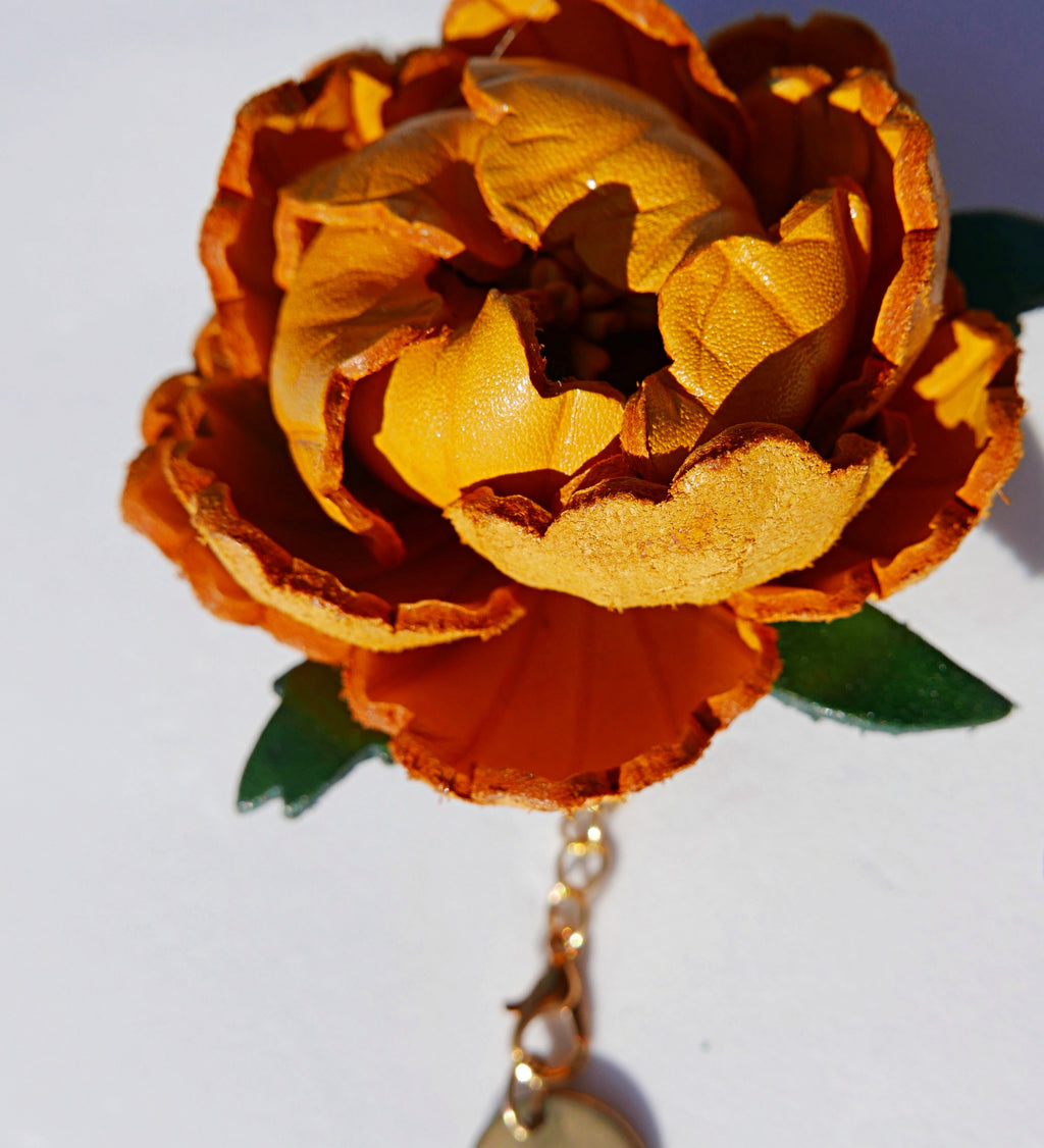 Charm de piel flore Mudan mostaza