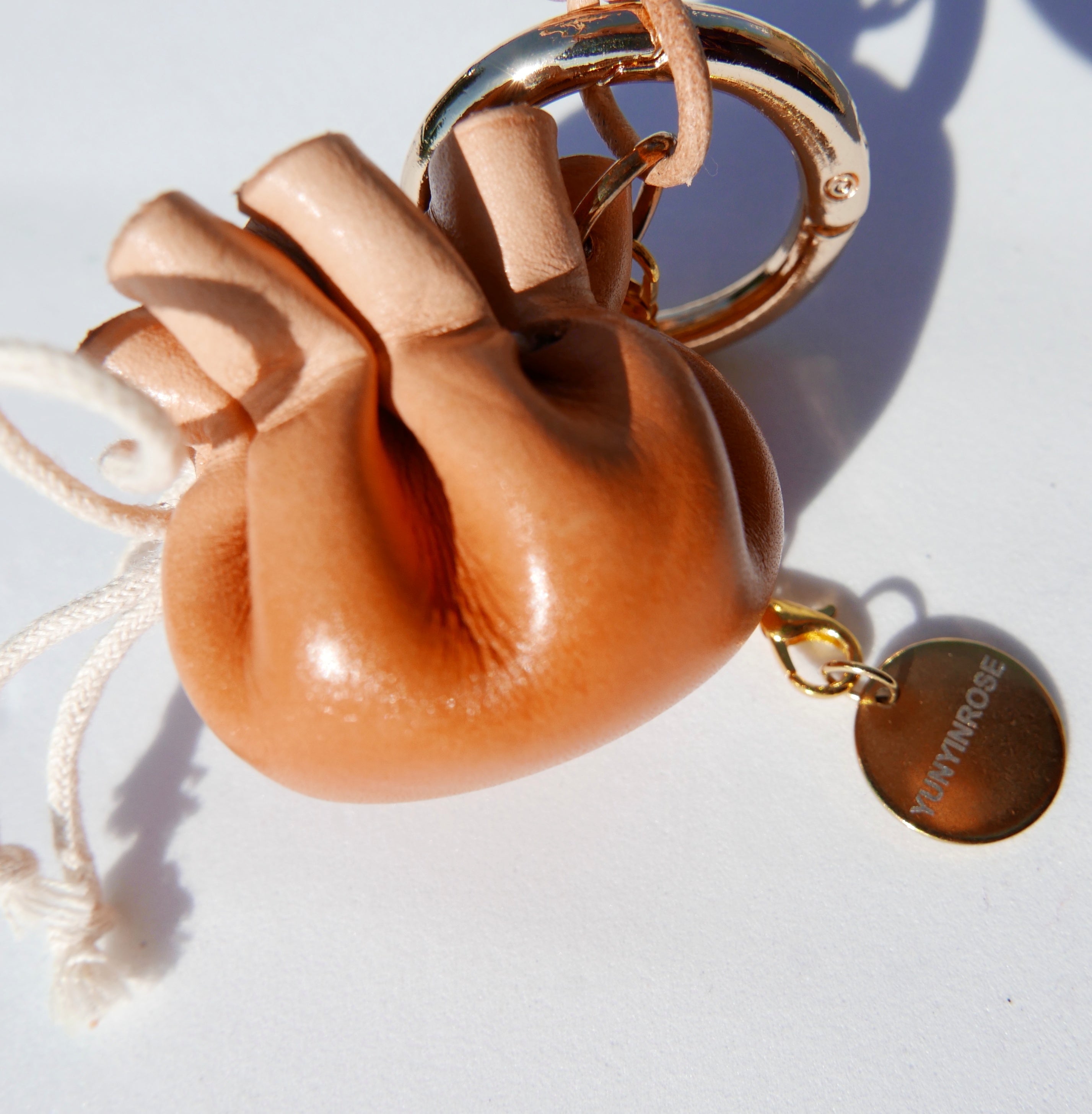 Charm de piel DimSum caramelo