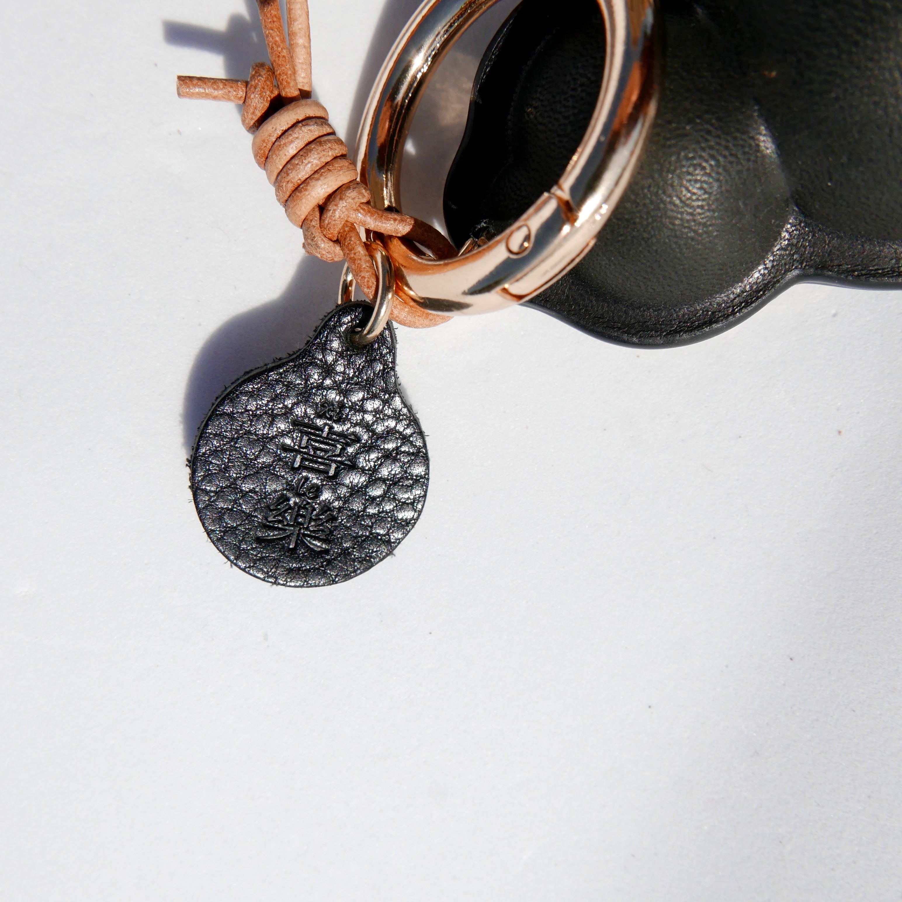 Charm de piel Hulu negro (calabaza china)