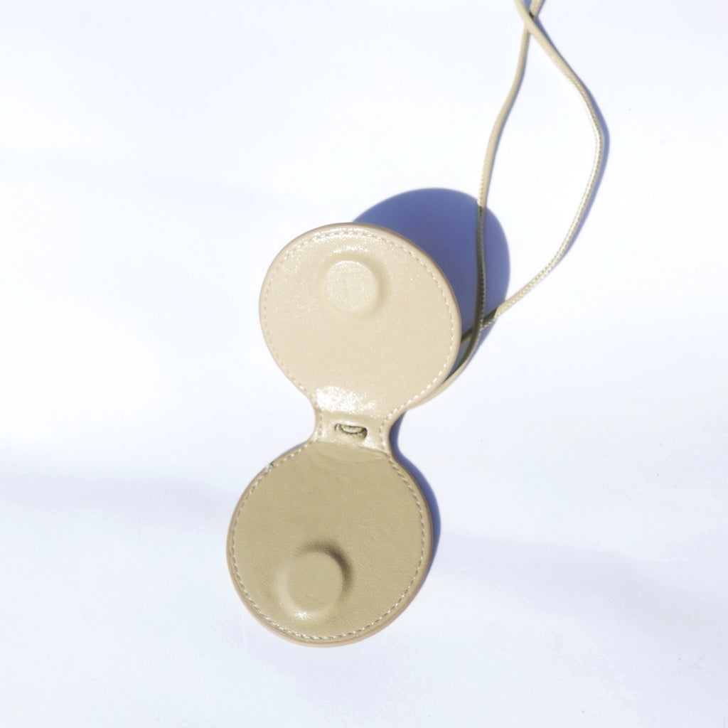 Colgante piel para gafas beige