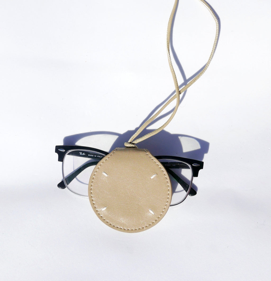 Colgante piel para gafas beige