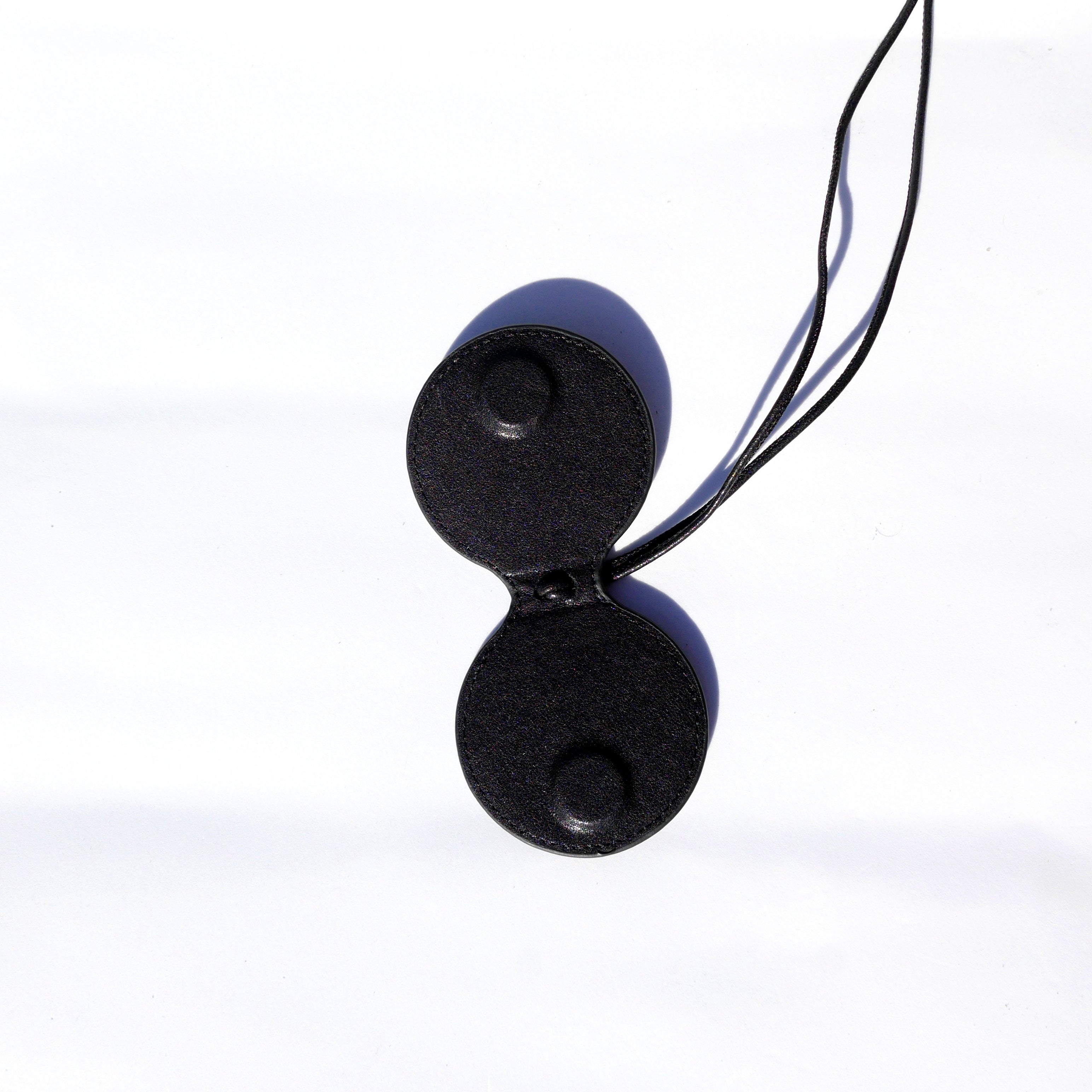 Colgante piel para gafas negro