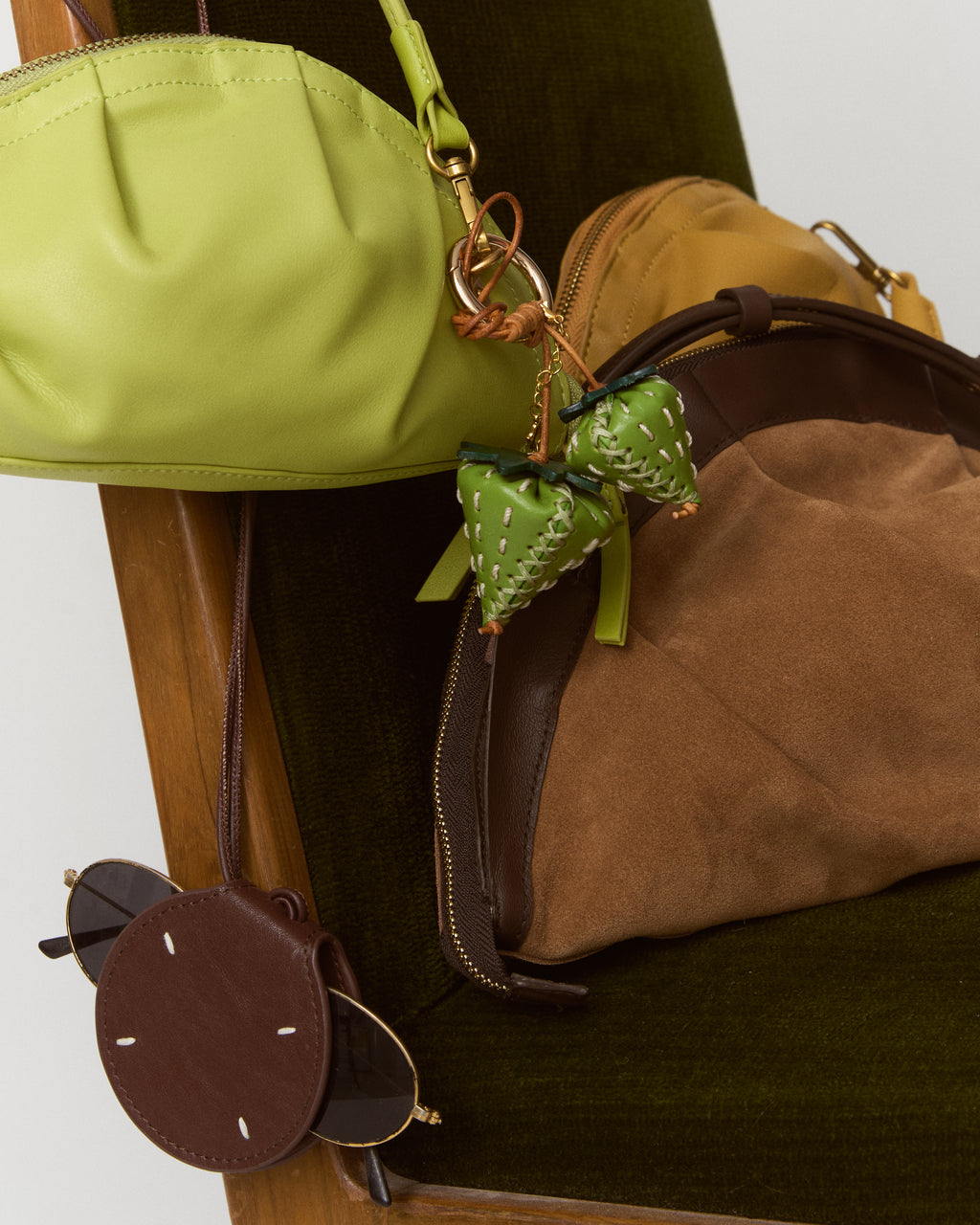 Colgante piel para gafas marrón