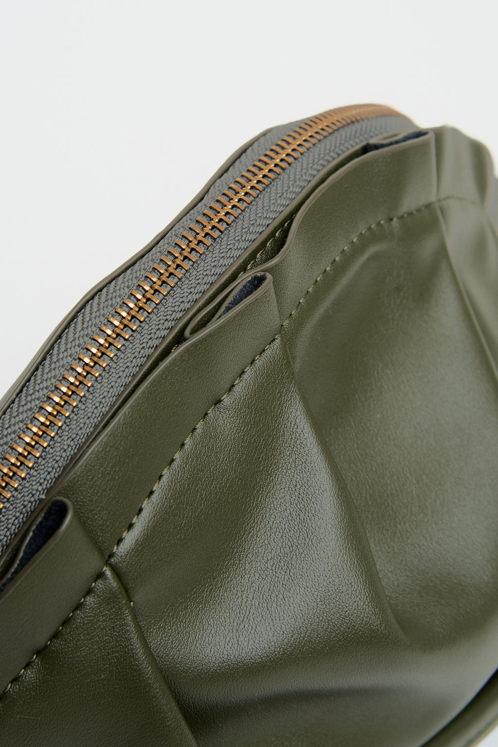 Bolso Gyoza Mediano Verde Kaki