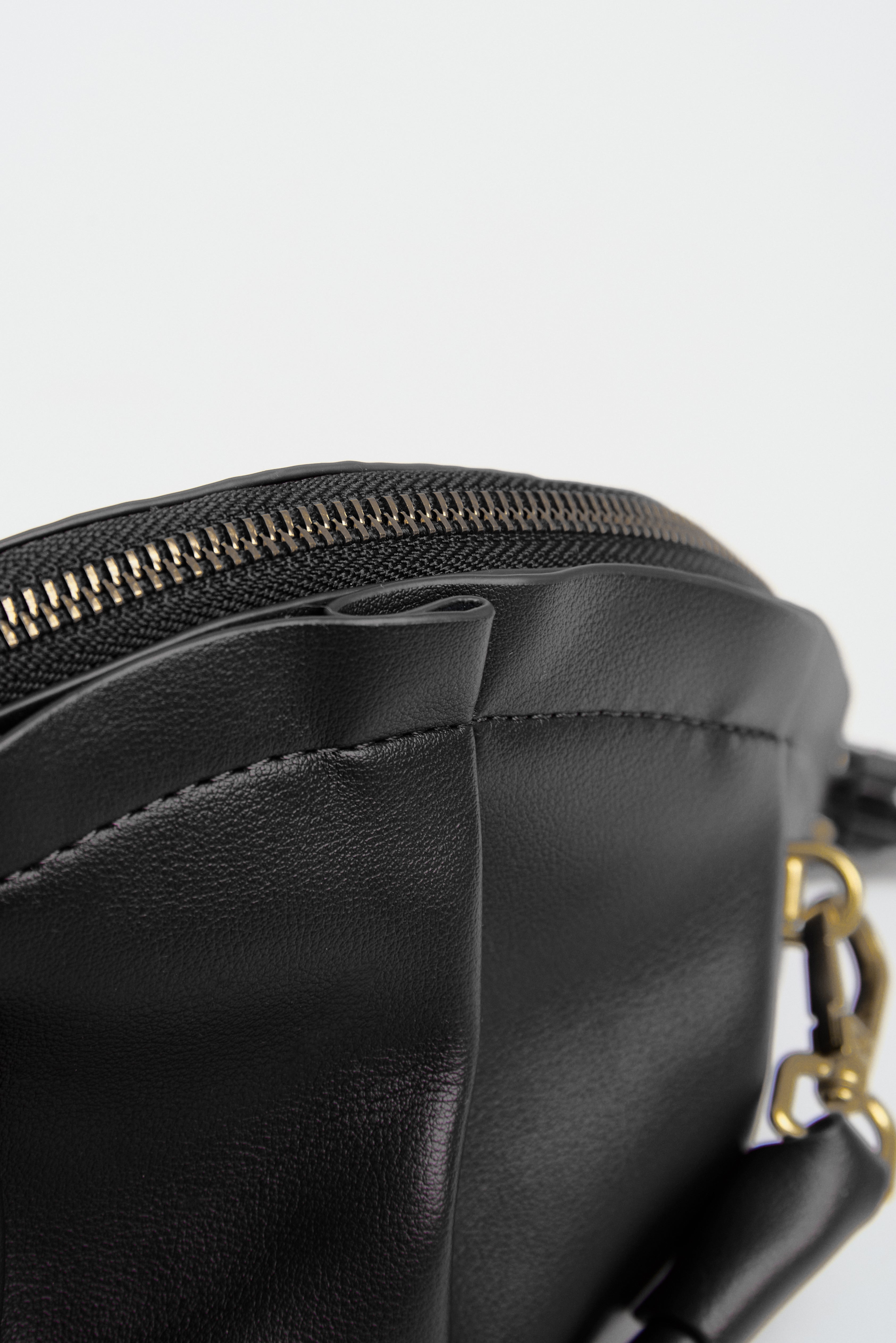 Bolso Gyoza Mediano Negro