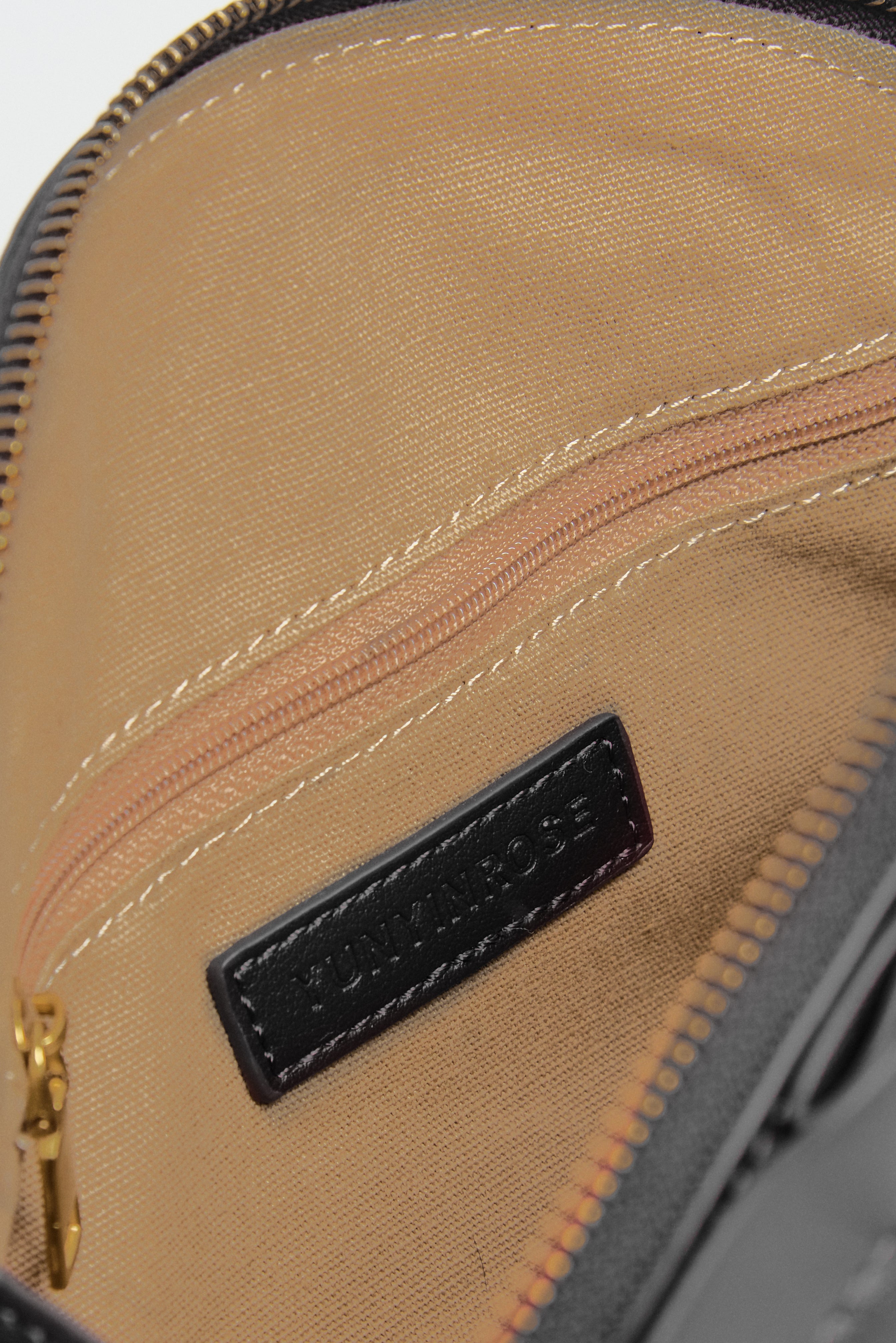 Bolso Gyoza Mediano Negro