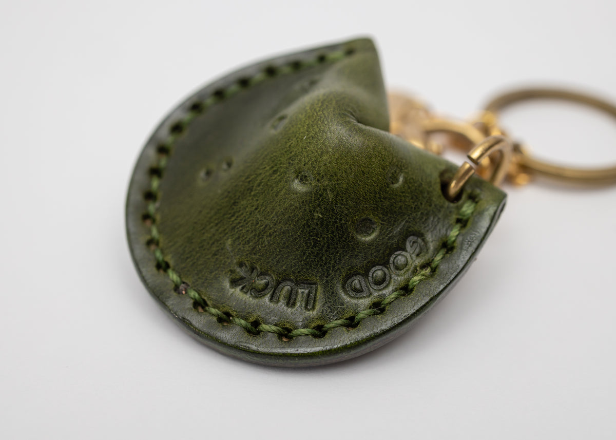Charm de piel Galleta de la Fortuna verde