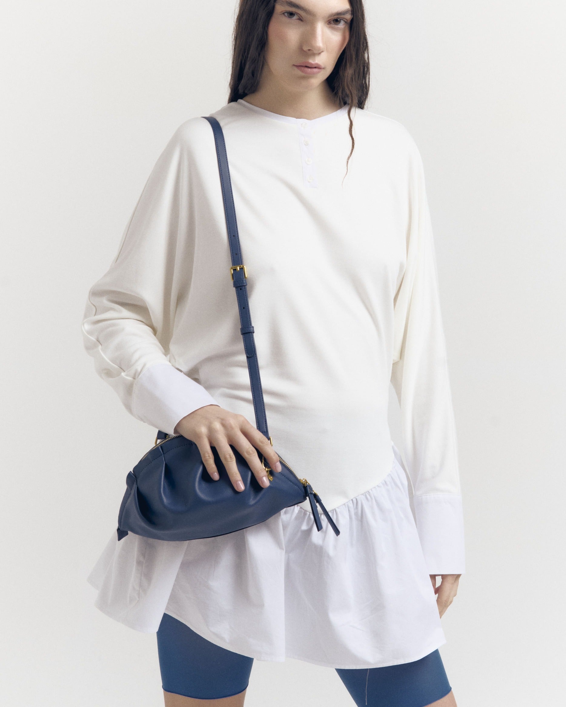 Bolso Gyoza Mediano  Azul Zafiro