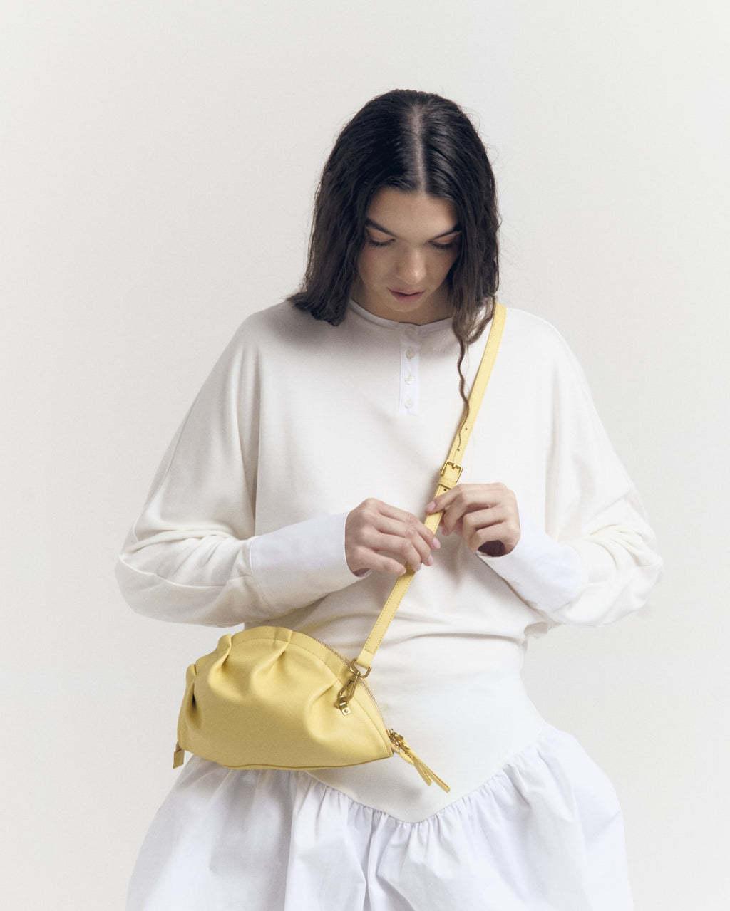 Bolso Gyoza Mediano  Amarillo Mantequilla