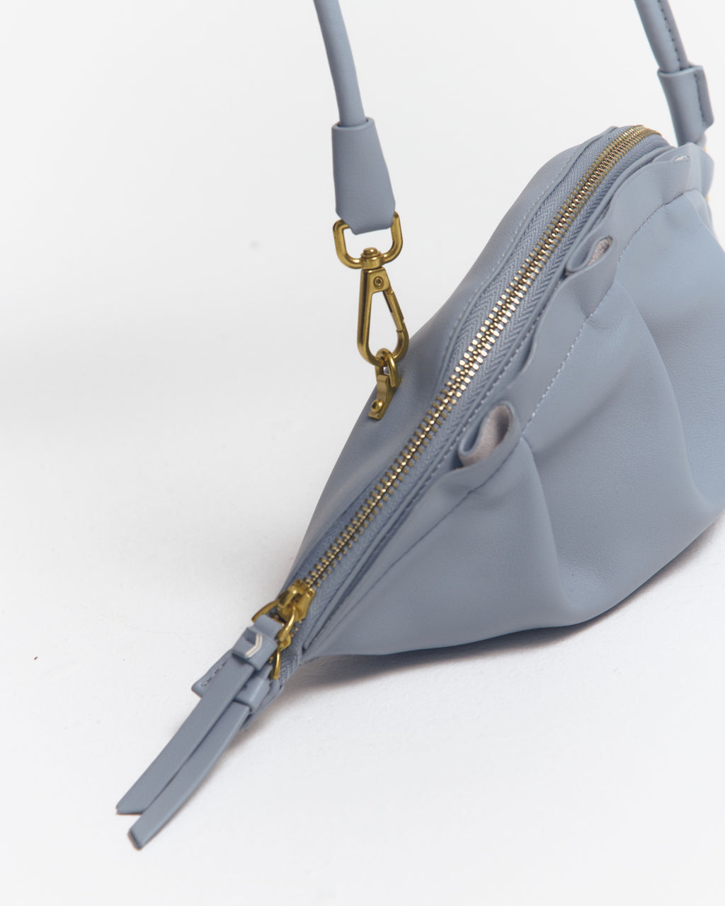 Bolso Gyoza Mediano  Azul Bebé