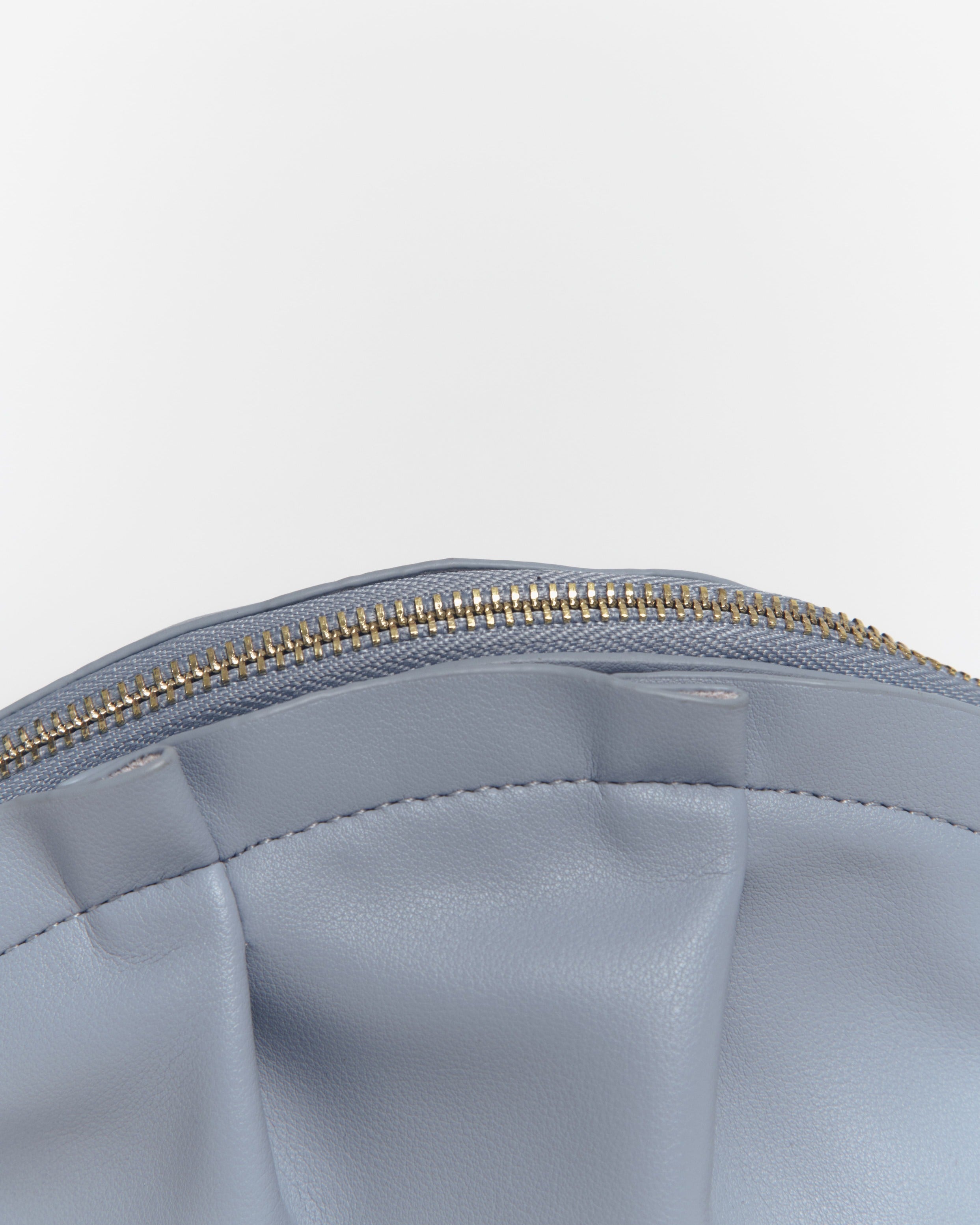 Bolso Gyoza Mediano  Azul Bebé