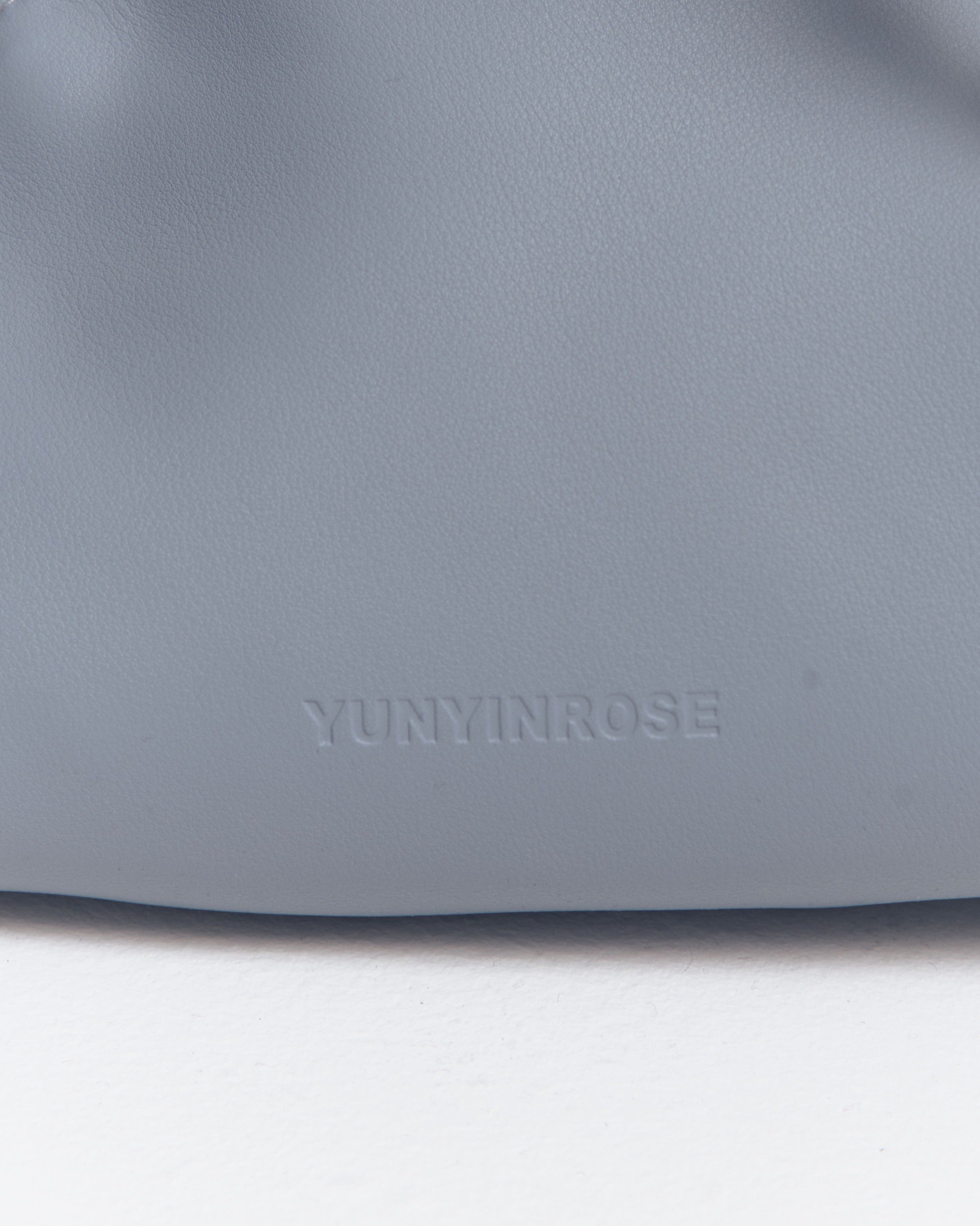 Bolso Gyoza Mediano  Azul Bebé