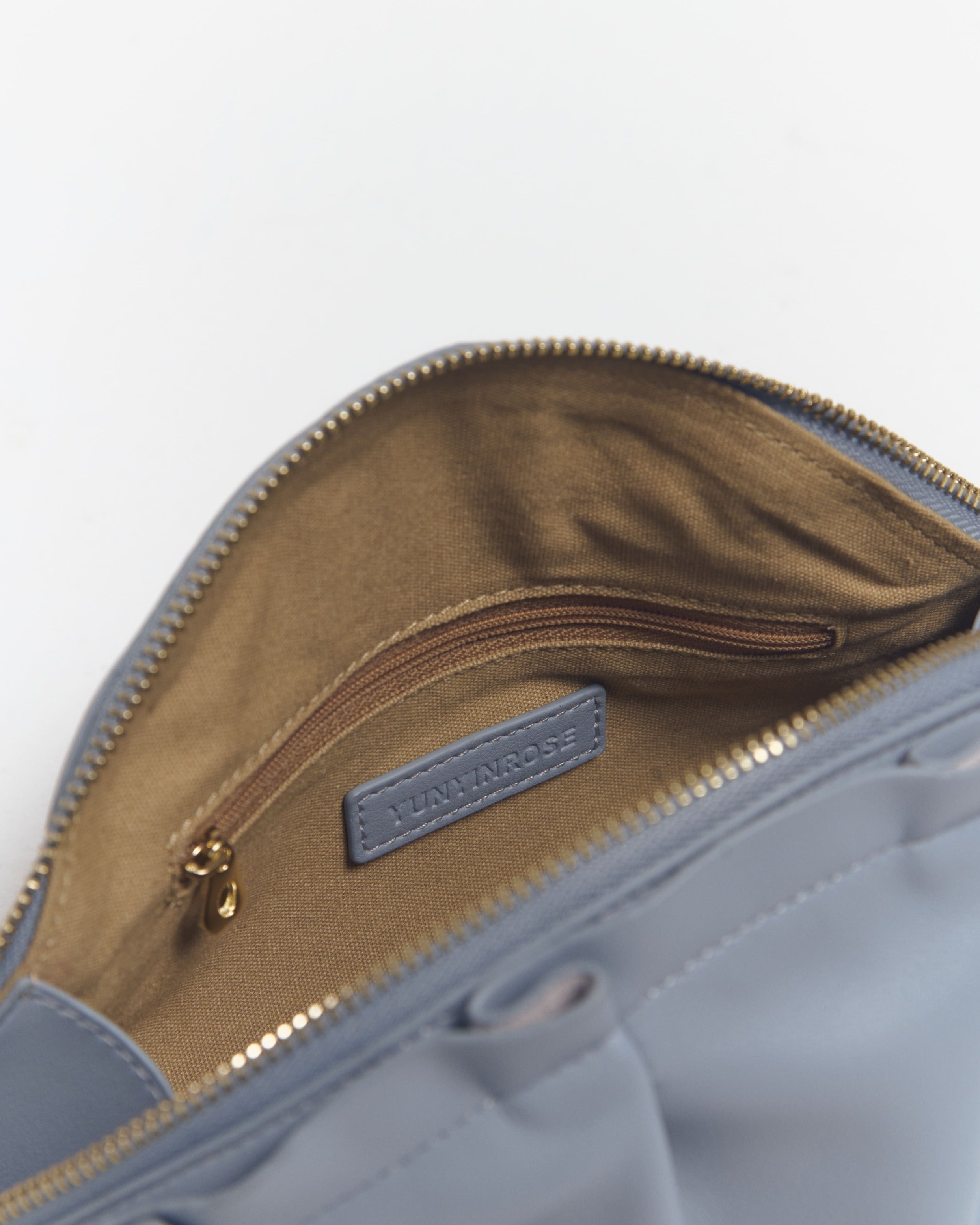 Bolso Gyoza Mediano  Azul Bebé