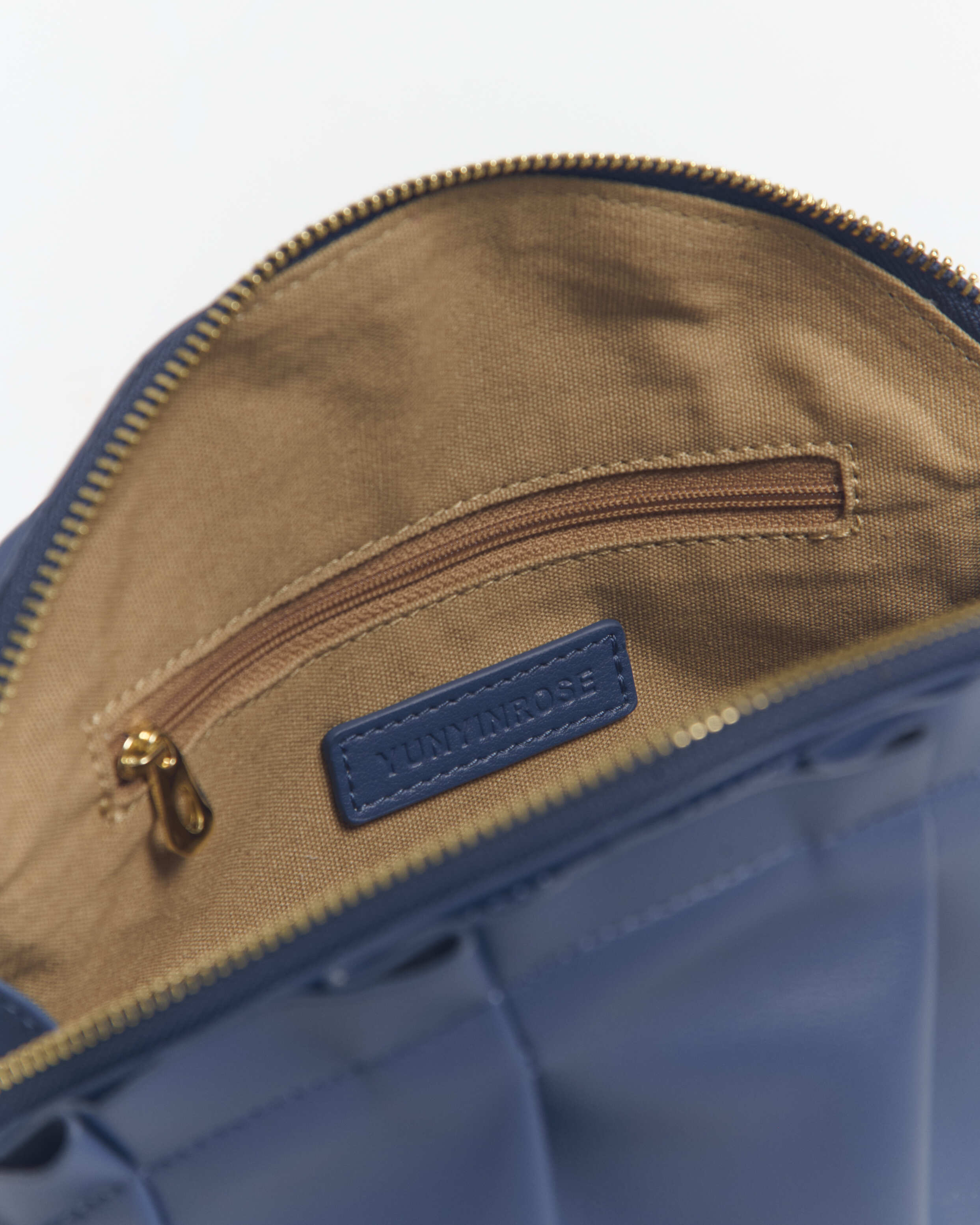 Bolso Gyoza Mediano  Azul Zafiro