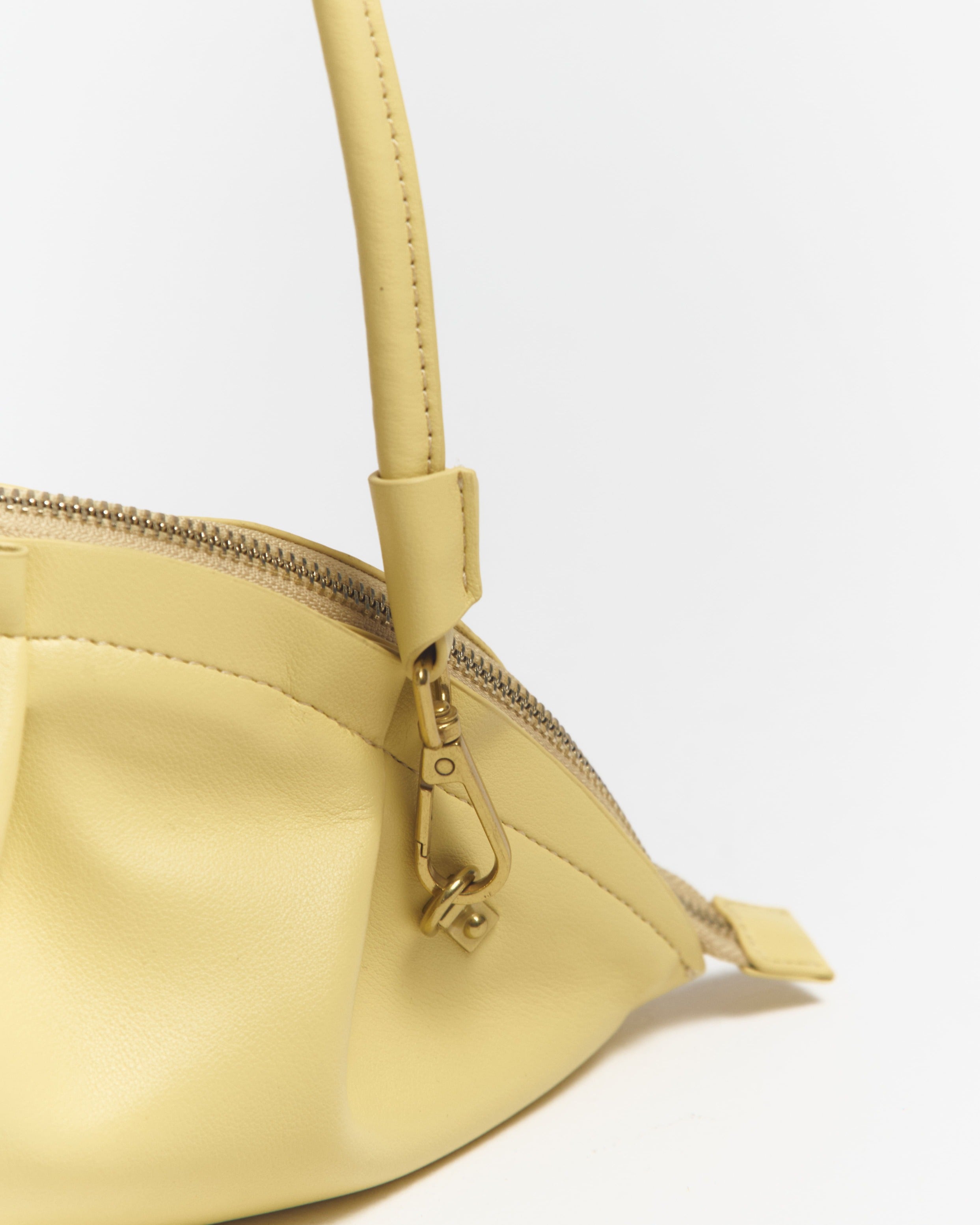 Bolso Gyoza Mediano  Amarillo Mantequilla