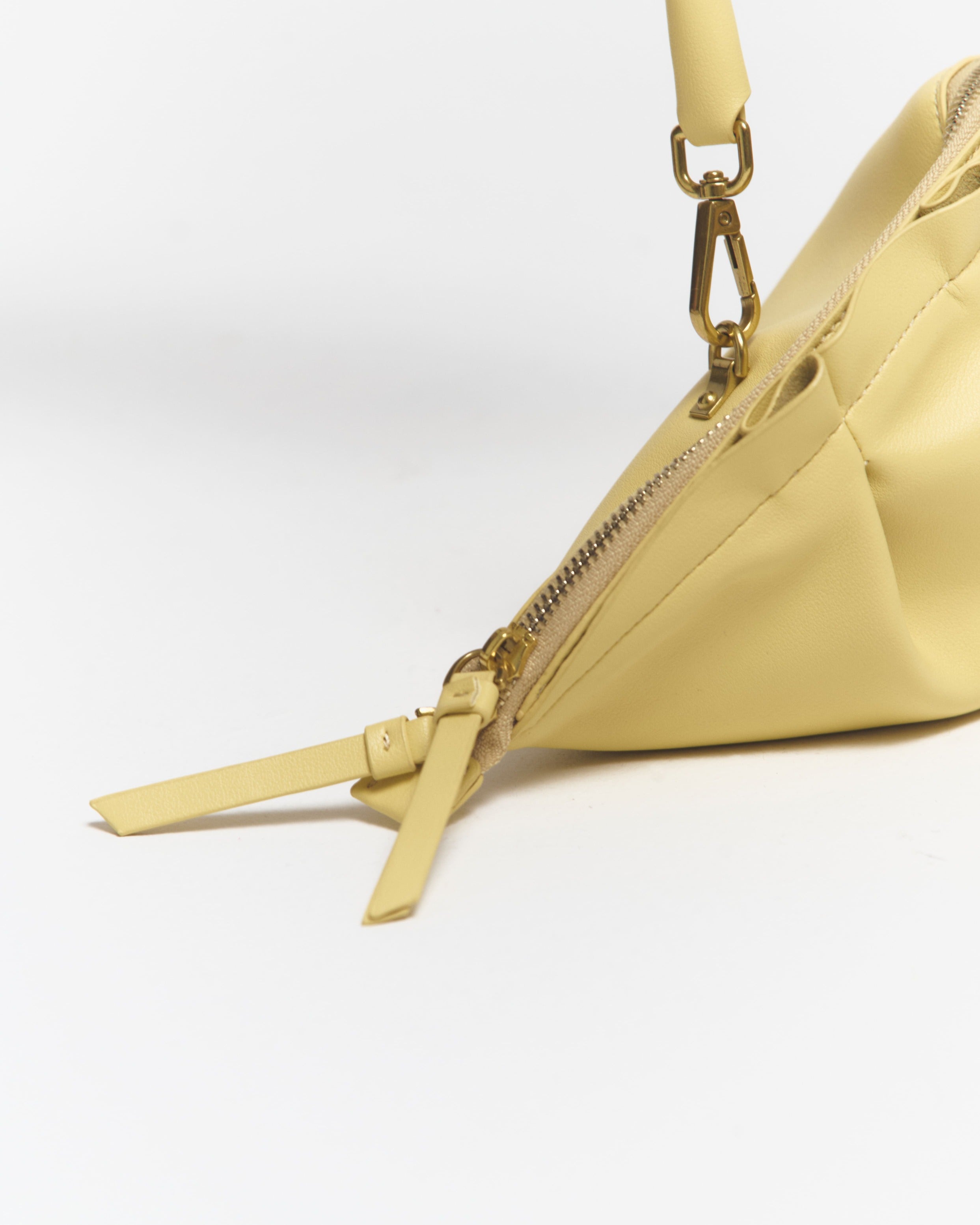 Bolso Gyoza Mediano  Amarillo Mantequilla