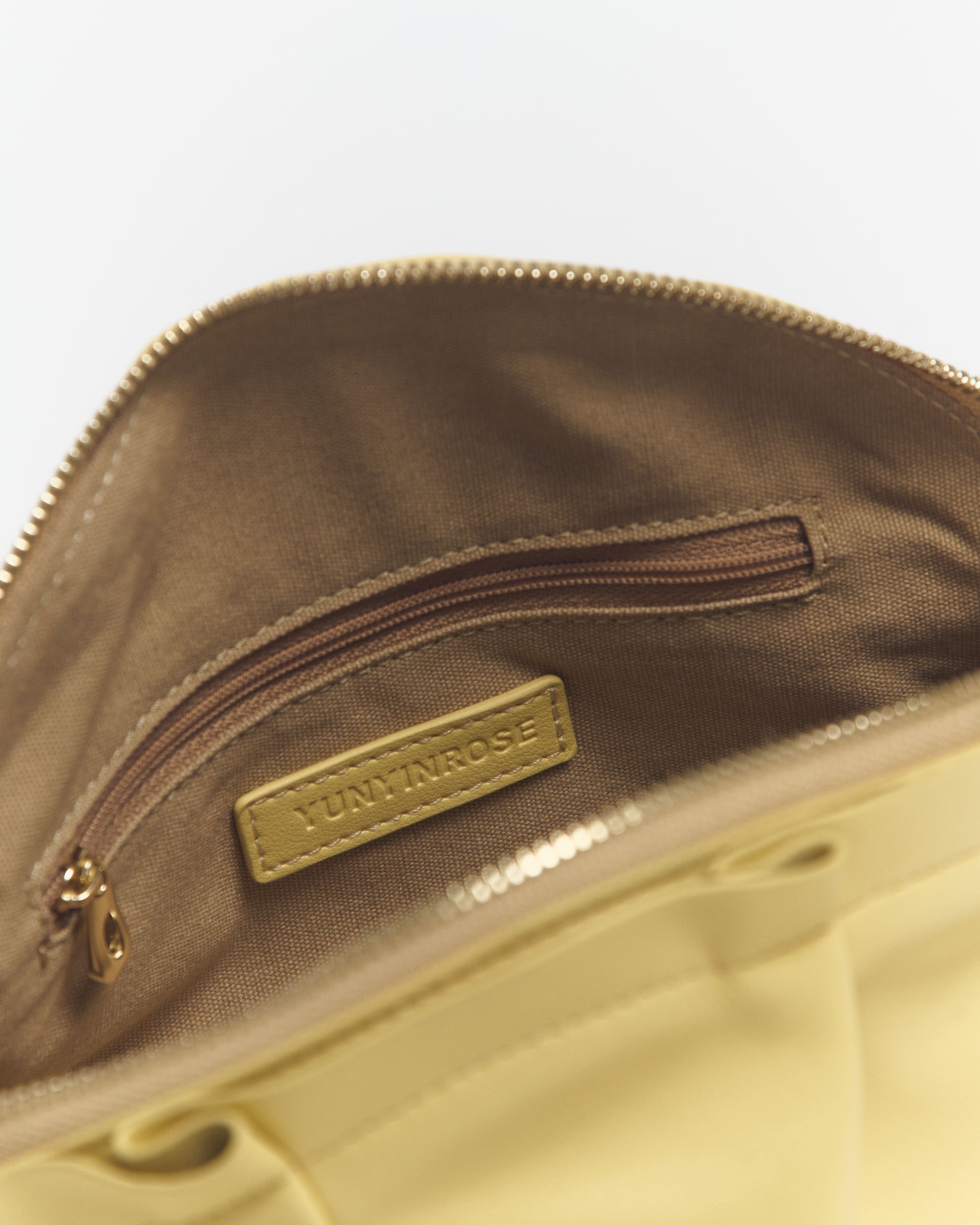 Bolso Gyoza Mediano  Amarillo Mantequilla