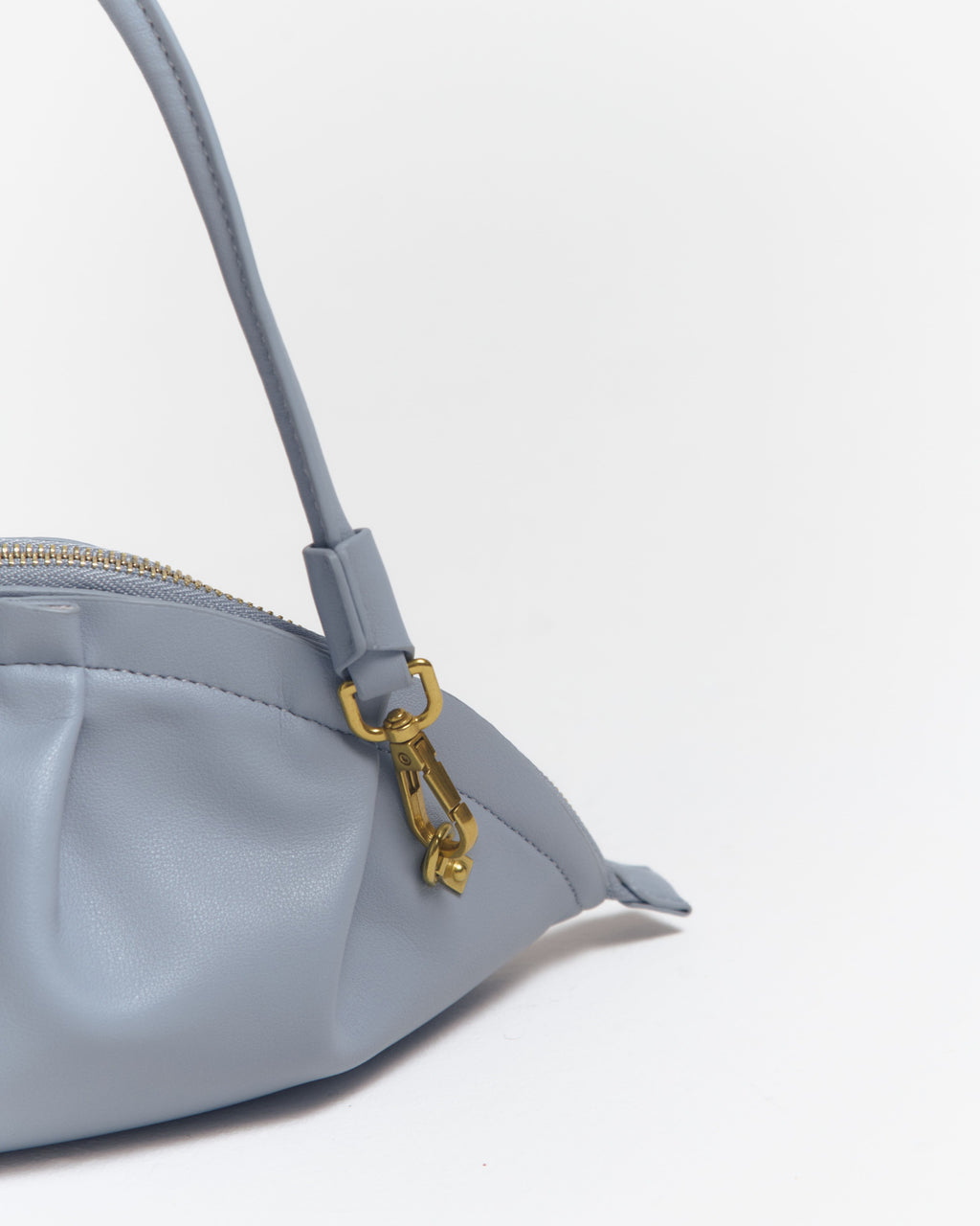 Bolso Gyoza Mediano  Azul Bebé