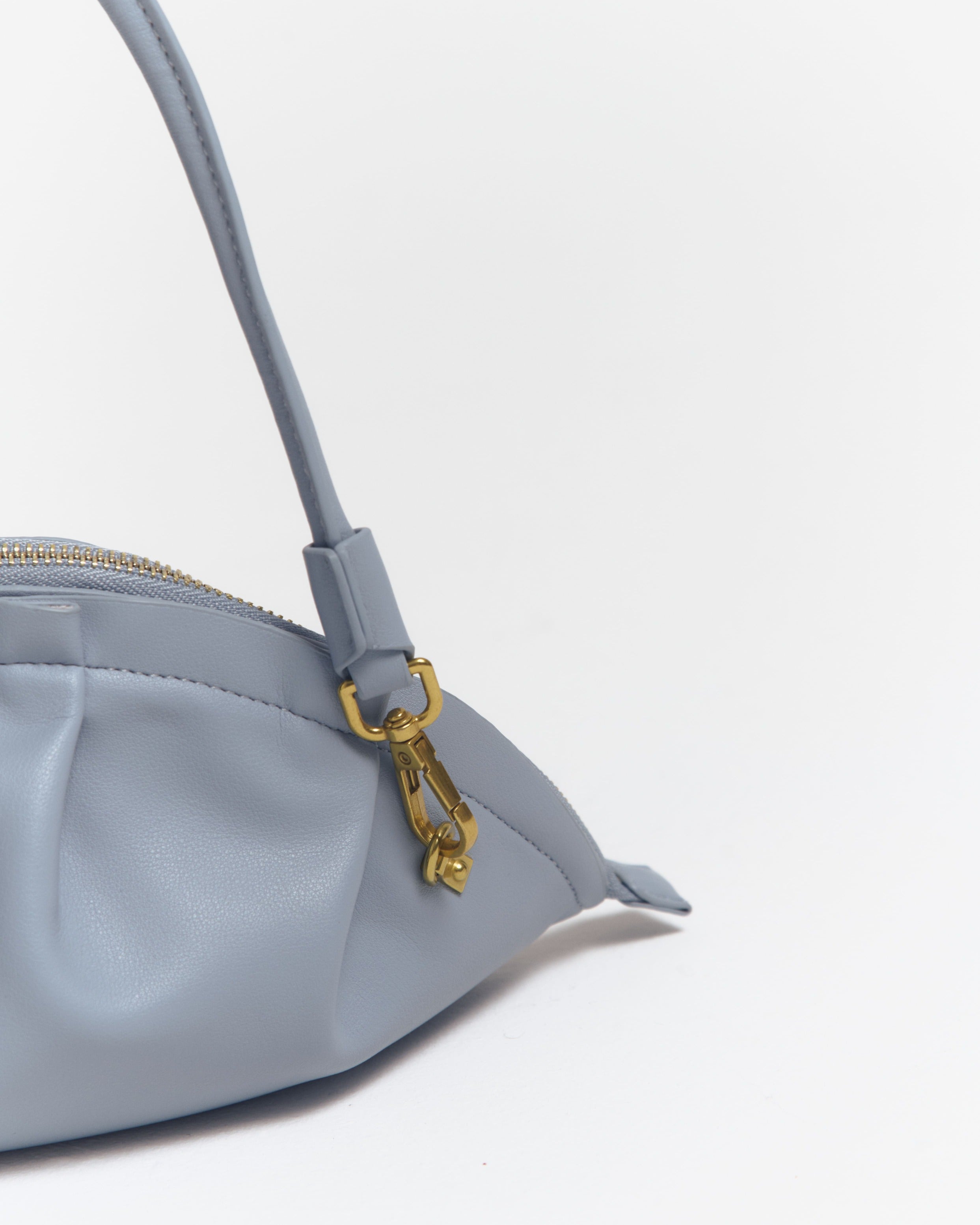 Bolso Gyoza Mediano  Azul Bebé