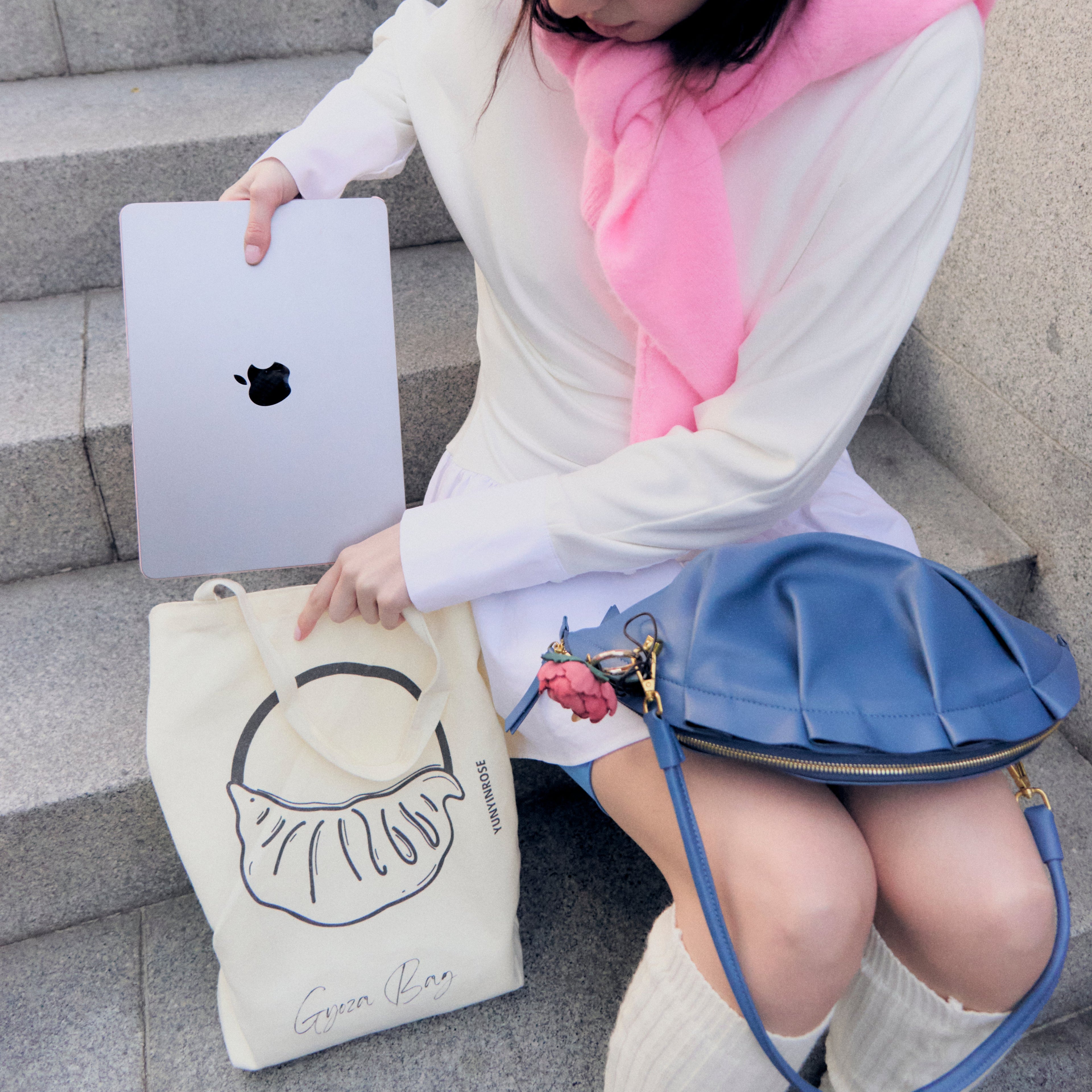 Bolso Gyoza Grande Azul Zafiro