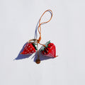 Charm de piel fresa rojo