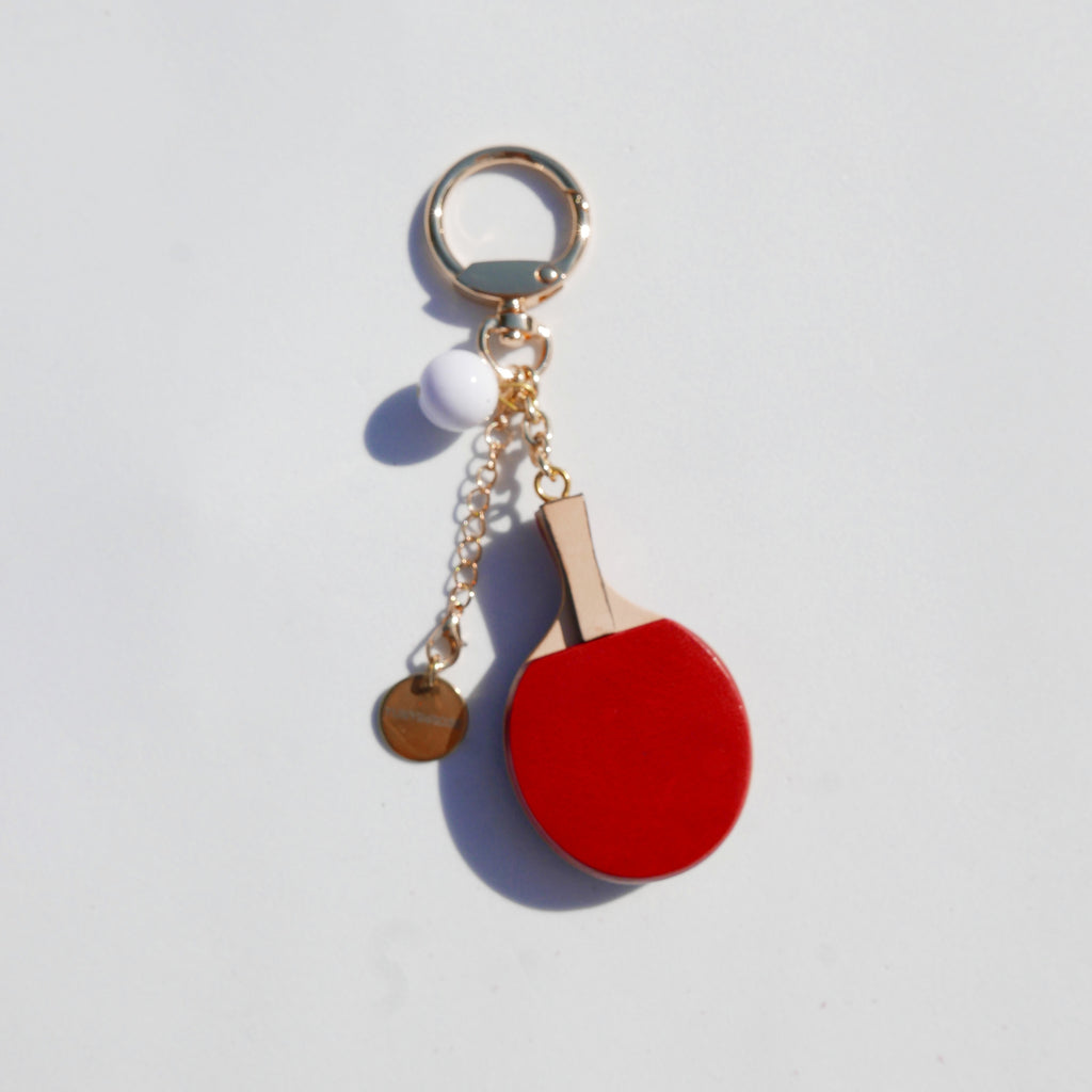 Llavero de piel en forma de pingpong rojo y negro