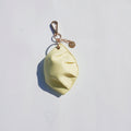 Gyoza charm de piel de vacuno amarillo