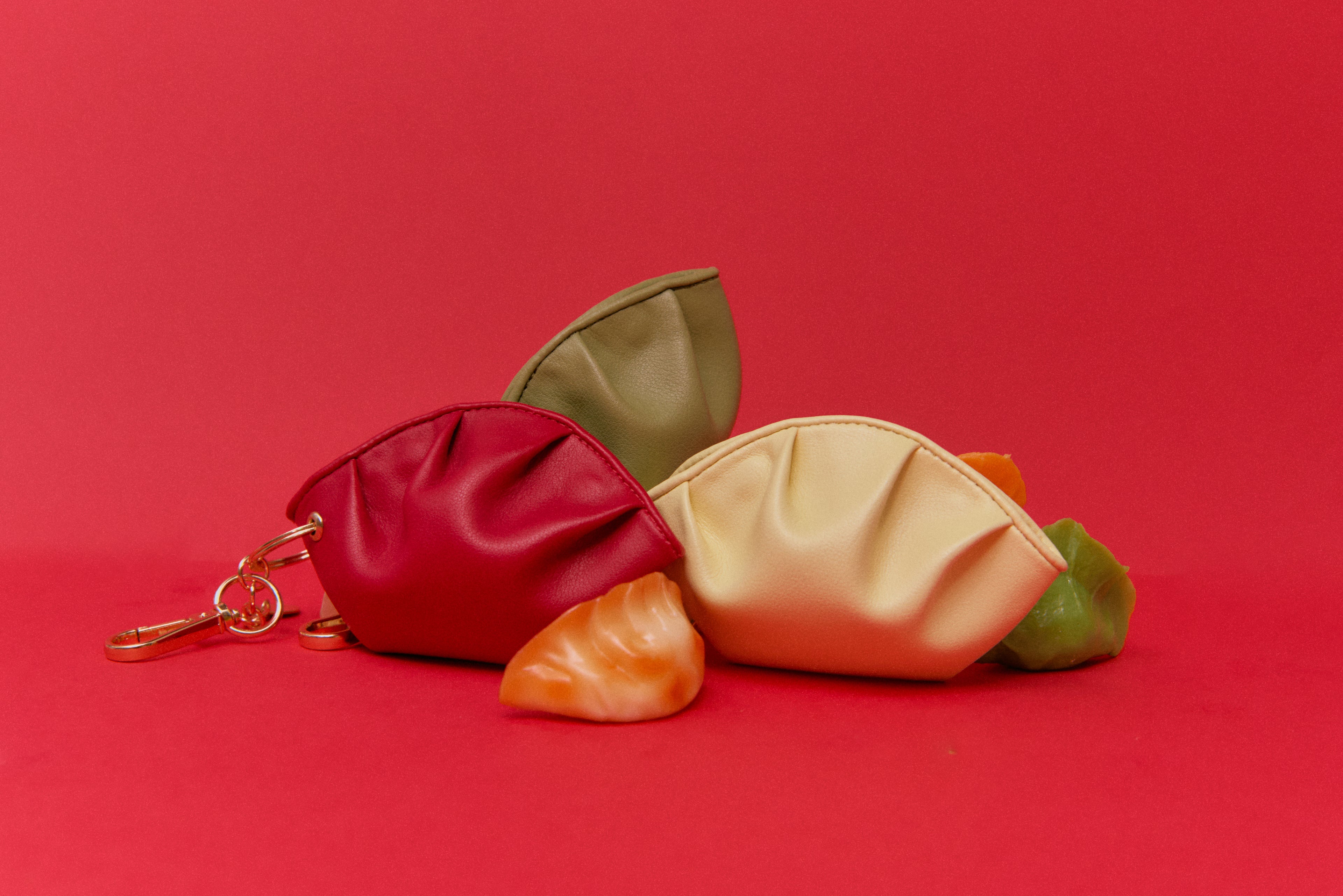 Llavero de gyoza de piel de vacuno rojo